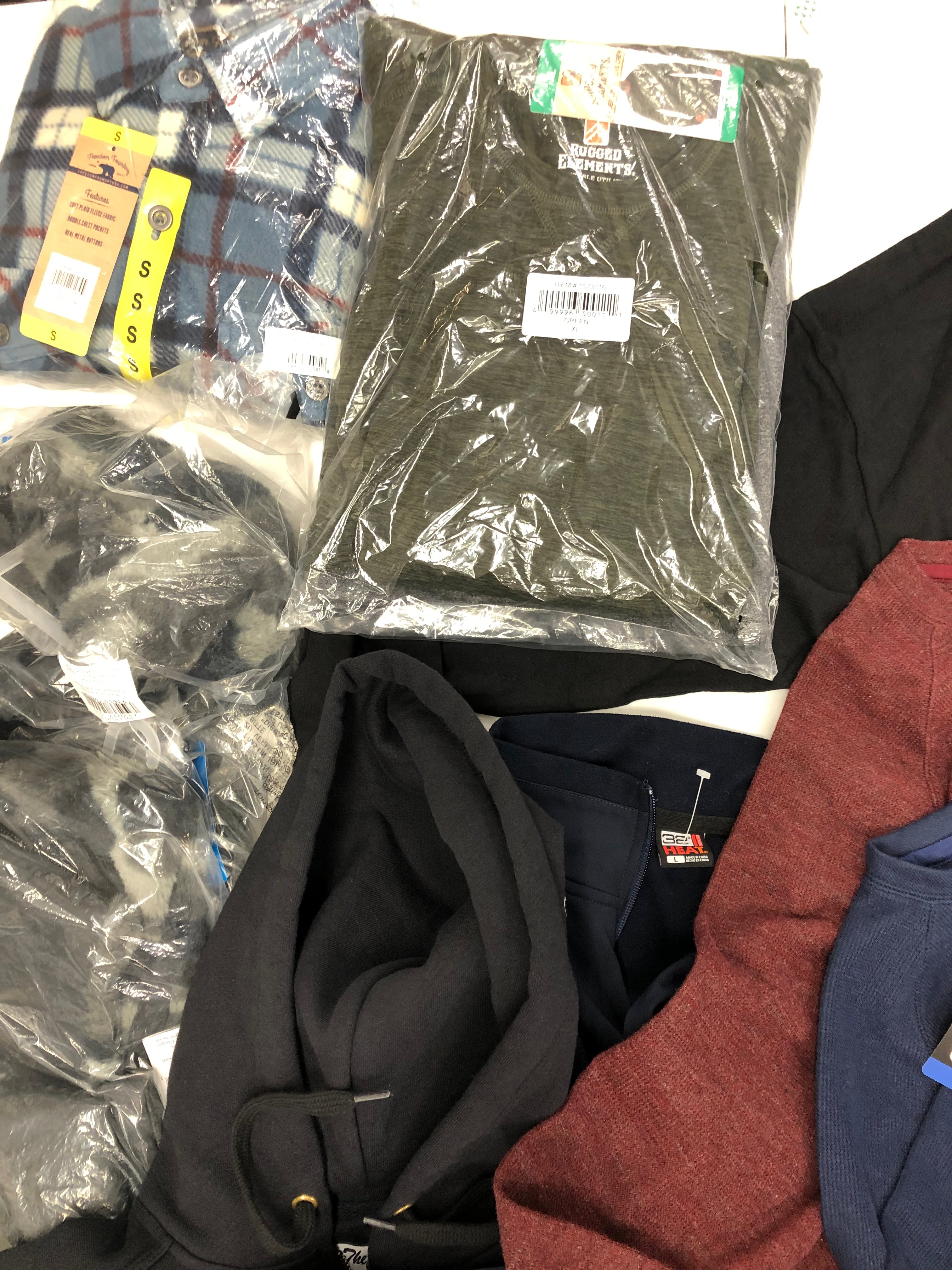 Men's Clothing Tops and more Wholesale Lot, BANANA REPUBLIC, TIMBERLAND, COLUMBIA, HURLEY, 32 DEGREES  and more, 15 items, Shelf Pulls, MSRP $547