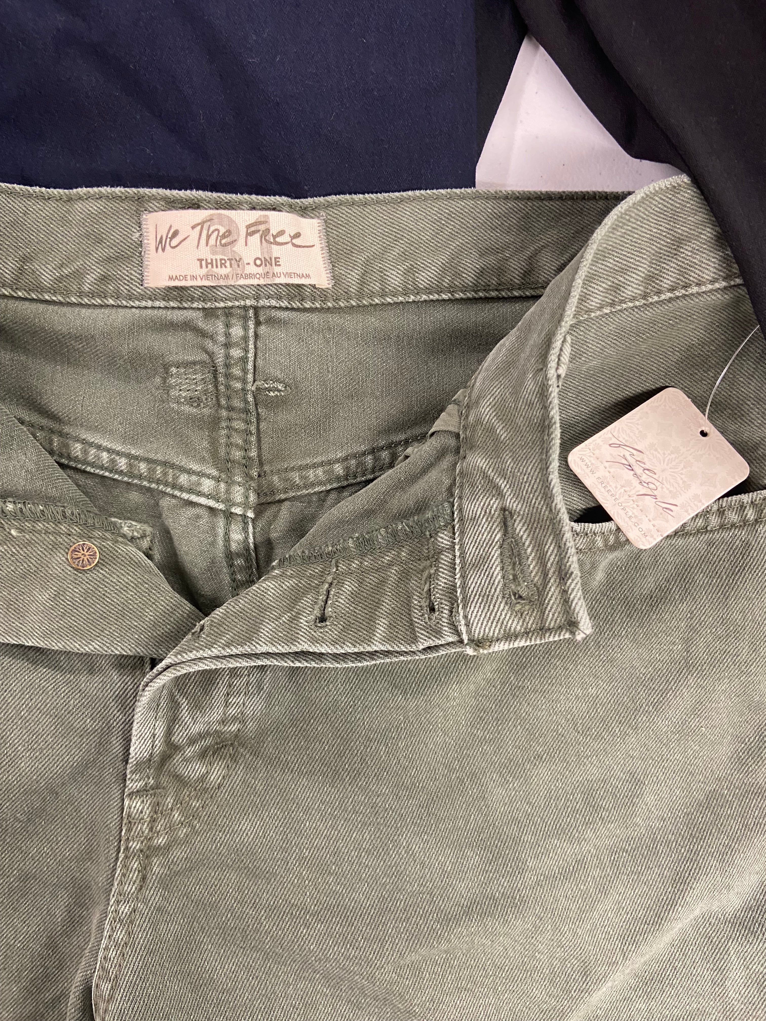 Women's Clothing Activewear & Other bottoms Wholesale Lot, FREE PEOPLE, LUCKY BRAND, CHAMPION, 32 DEGREES and more, 11 items, Shelf Pulls, MSRP $552