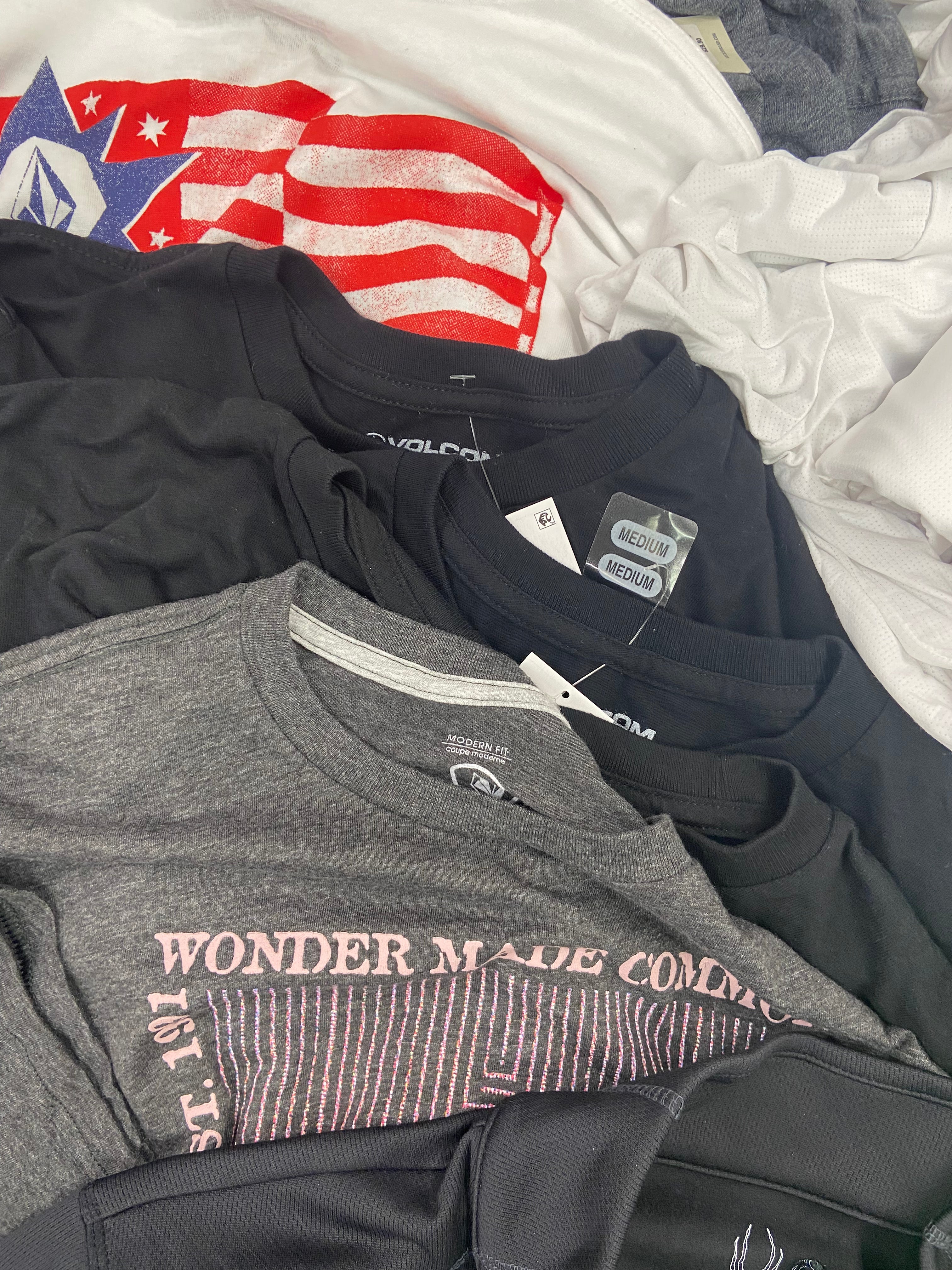 Men's Clothing Tops Wholesale Lot, NIKE, LUCKY BRAND, VOLCOM, SPYDER, CYPRESS CLUB, 32 DEGREES and more, 17 items, Shelf Pulls, MSRP $717