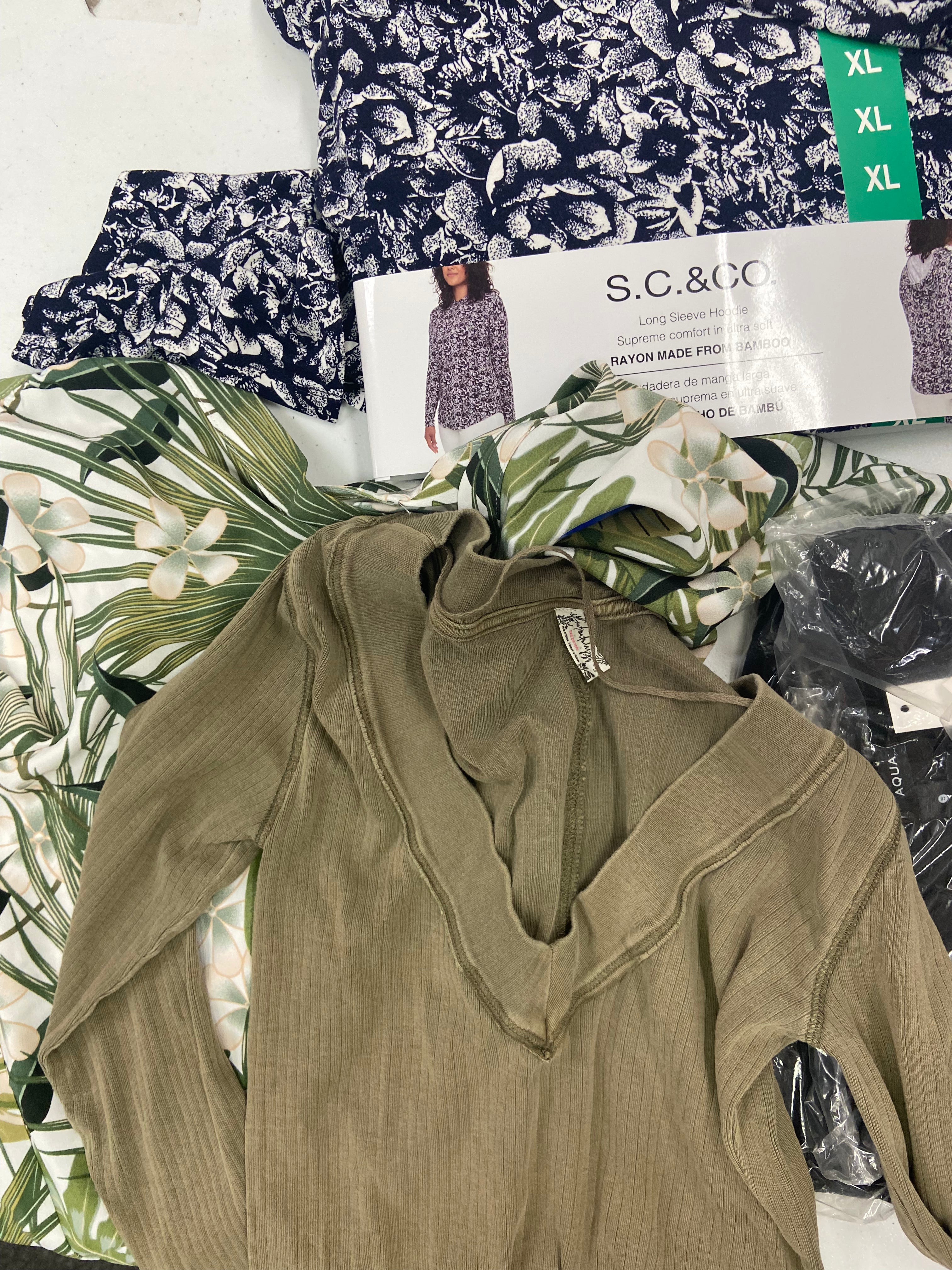 Women's Clothing Blouses & Other Tops, Wholesale Lot, CALVIN KLEIN, FREE PEOPLE, AQUA,  GLORIA VANDERBILT, HILARY RADLEY and more, 15 items, Shelf Pulls, MSRP $609