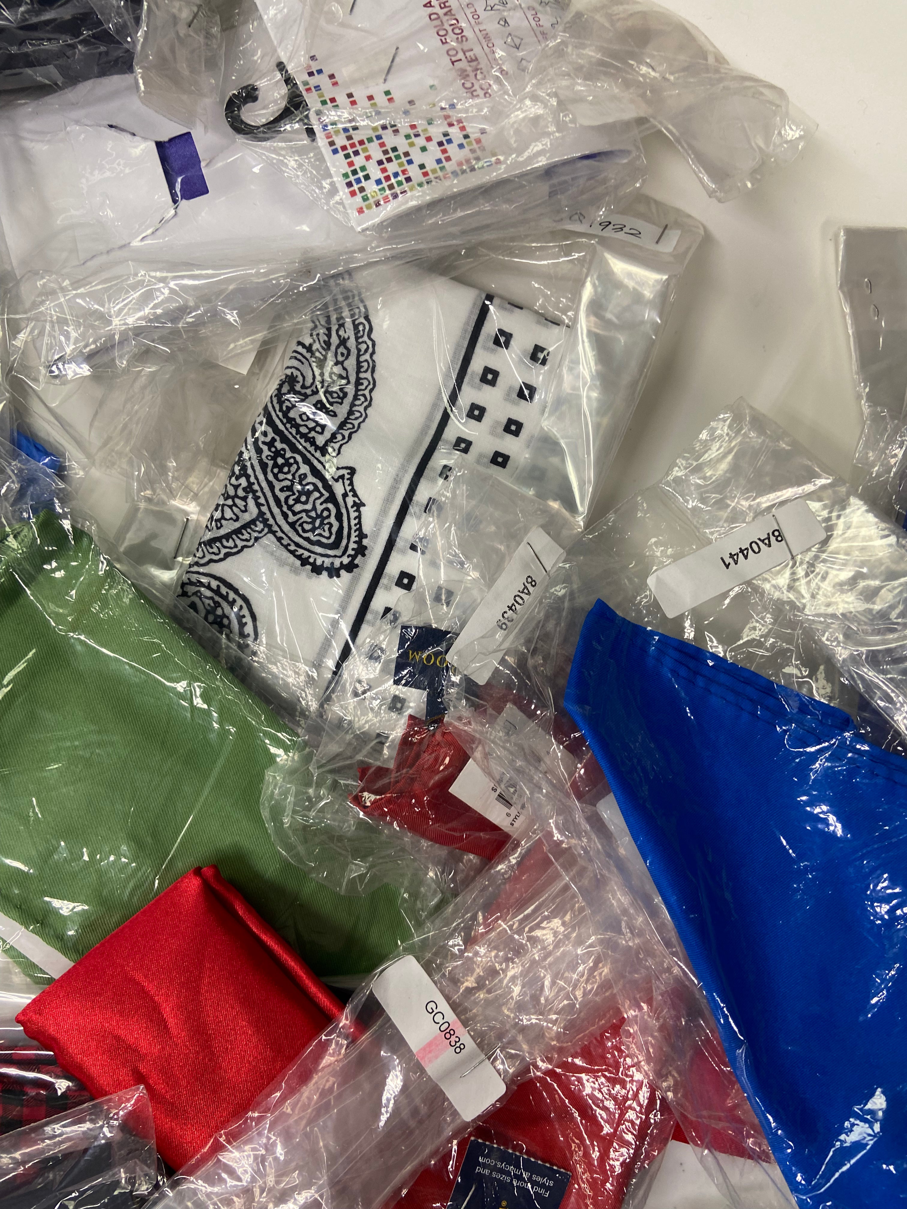 Men's Pocket Squares Wholesale Lot, TOMMY HILFIGER, RYAN SEACREST, BAR III, TALLIA, ALFANI and more, 121 items, CUSTOMER RETURNS