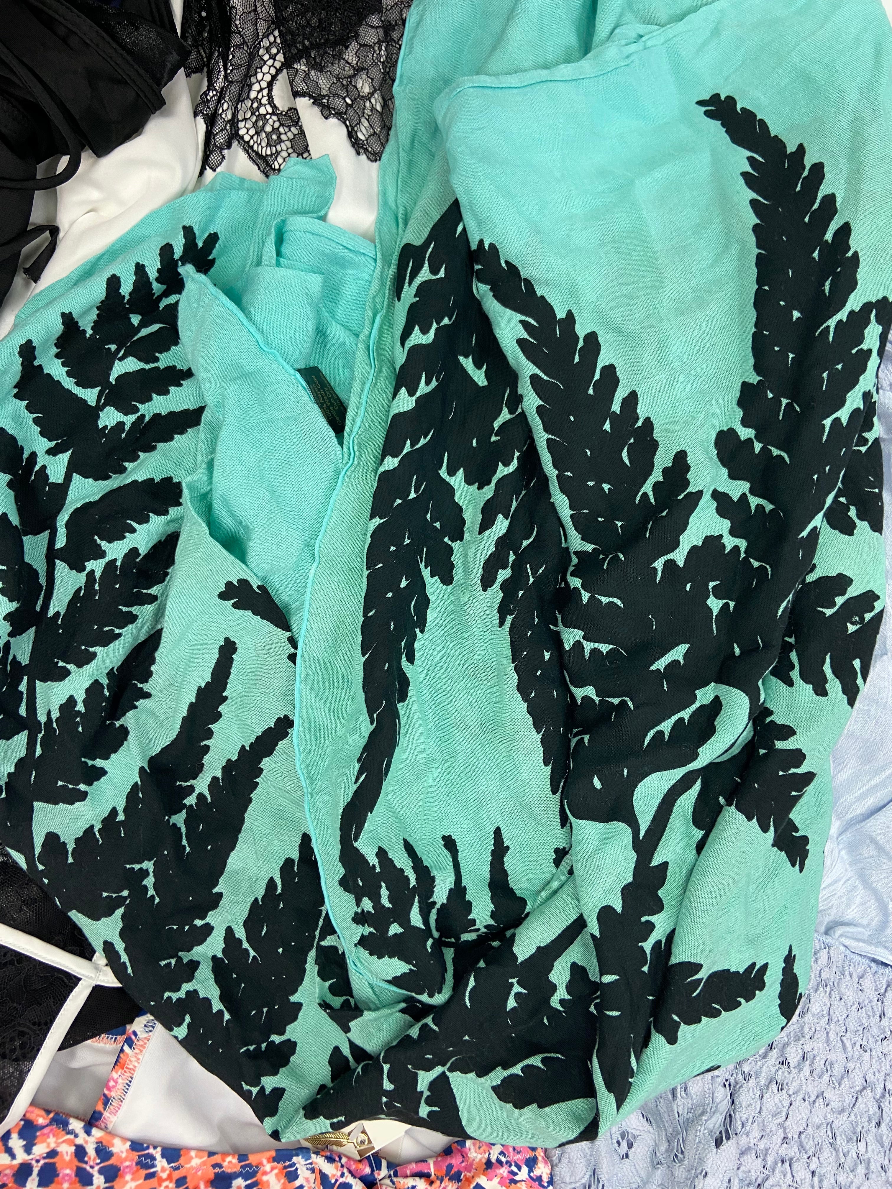 Women's Clothings & Accessories Assorted Wholesale Lot, CALVIN KLEIN, FREE PEOPLE, BEBE, JESSICA SIMPSON, LUCKY BRAND, CAROLE HOCHMAN, ZAC POSEN and more, 18 items, CUSTOMER RETURNS