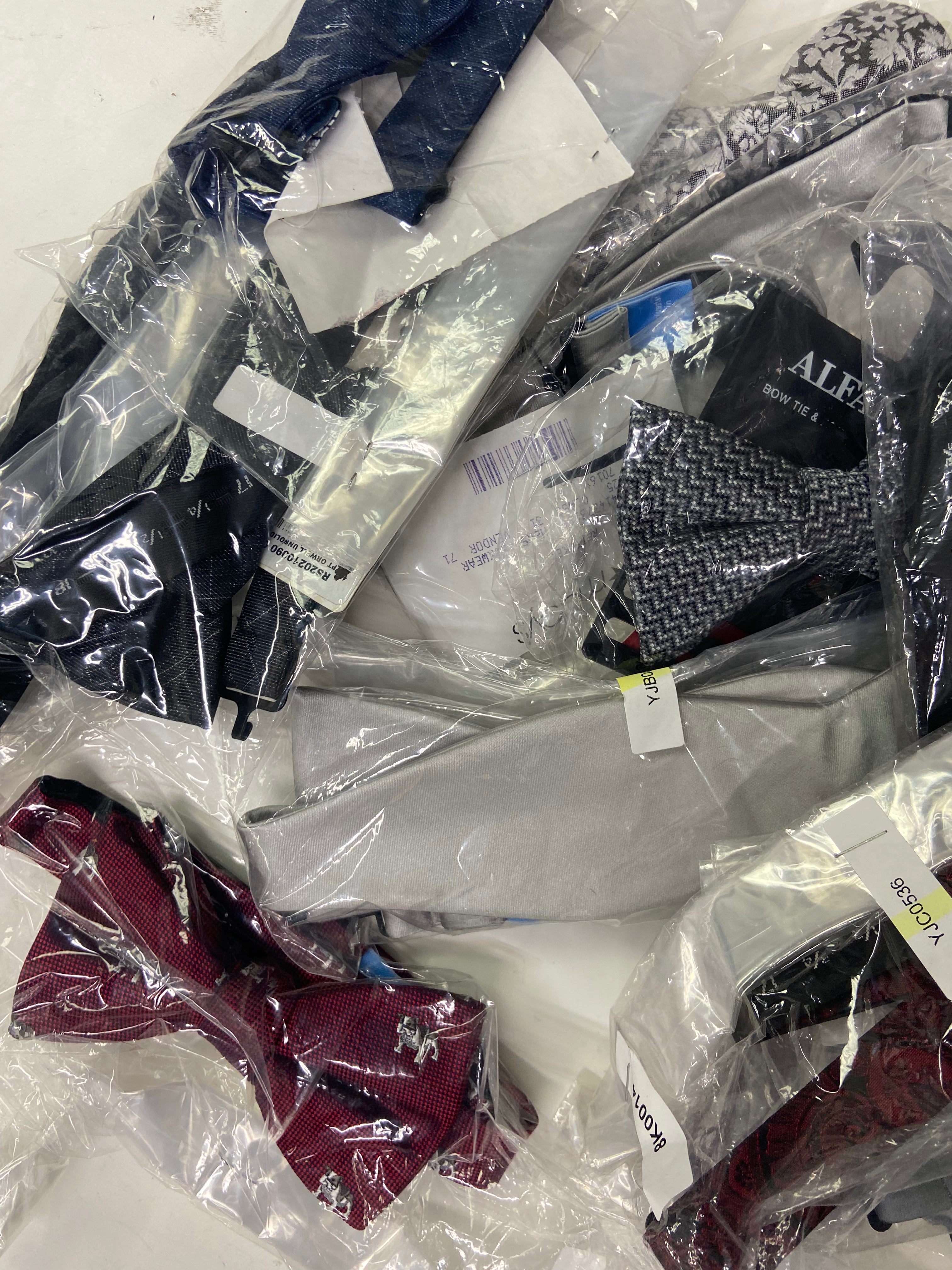 Men's Bow Ties Wholesale Lot, COUNTESS MARA, RYAN SEACREST, ALFANI and more, 92 items, CUSTOMER RETURNS