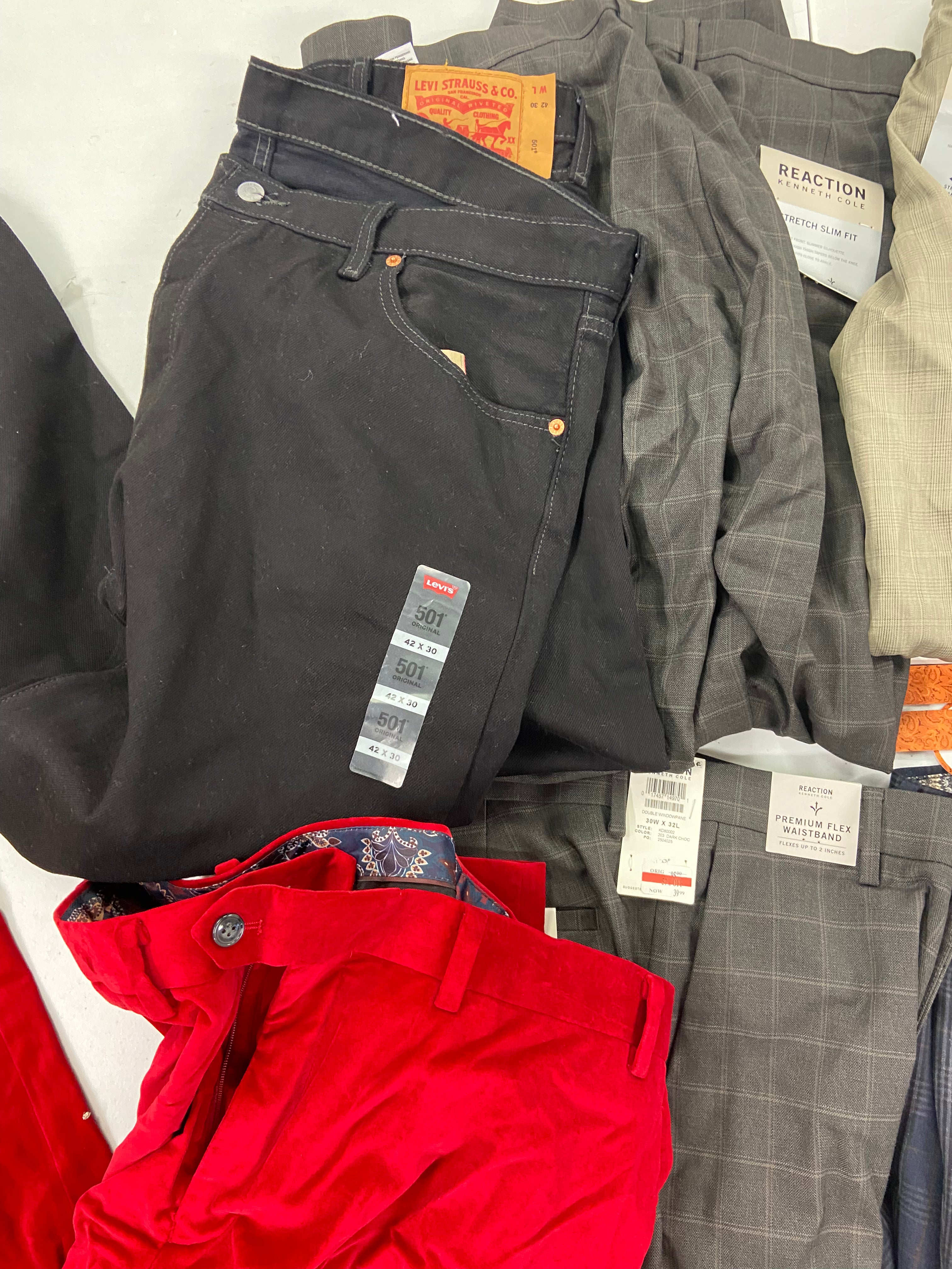 Men's Clothing Dress Pants & Others Wholesale Lot, VINCE CAMUTO, EDDIE BAUER, LEVI'S, TALLIA, KENNETH COLE 8 items, Shelf Pulls, MSRP $890