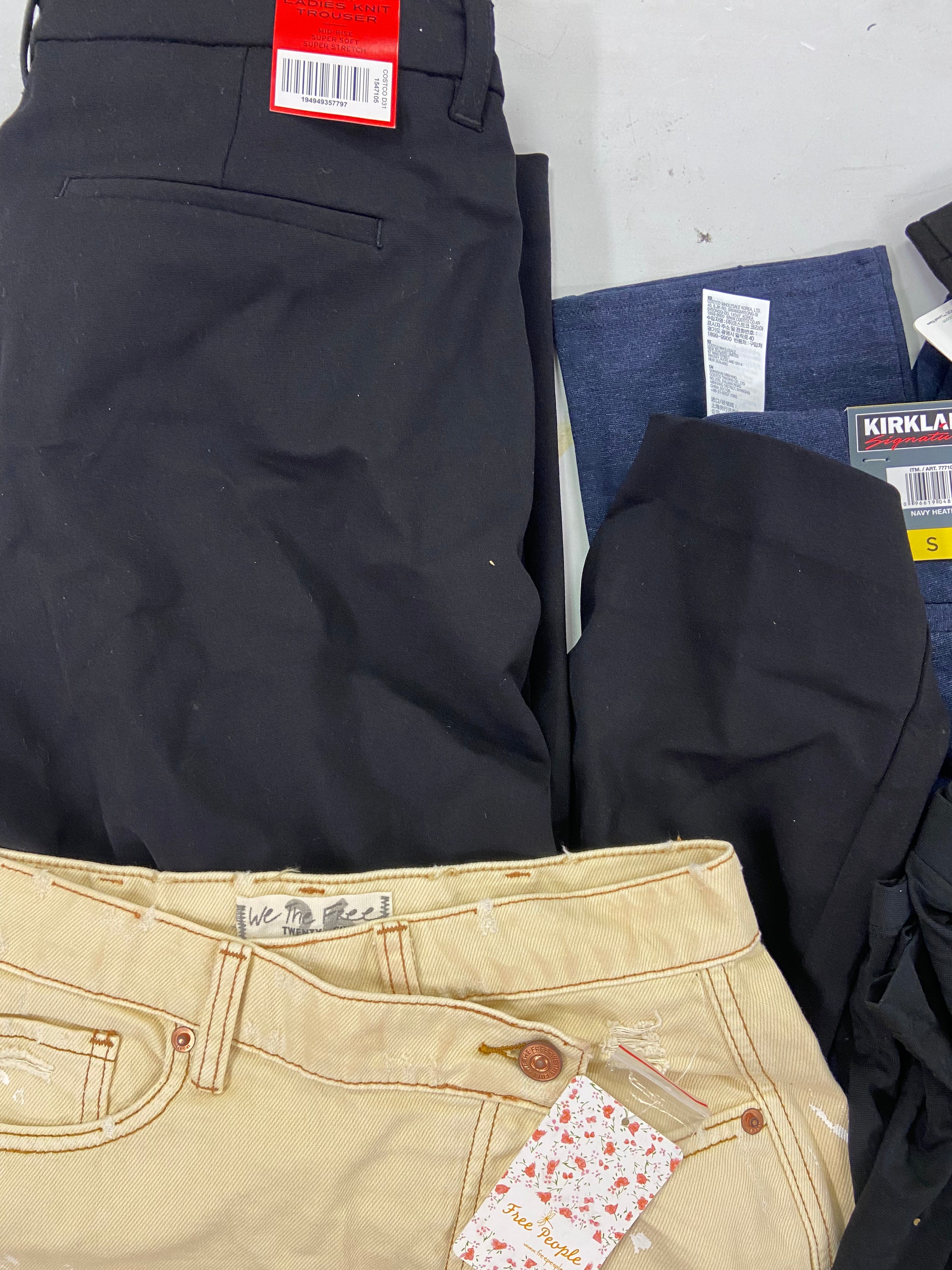 Women's Clothing Pants & Others Wholesale Lot, JOE'S JEANS, DKNY, CURRENT ELLIOTT, FREE PEOPLE, ANDREW MARC, BUFFALO, GLORIA VANDERBILT and more, 15 items, Shelf Pulls, MSRP $878