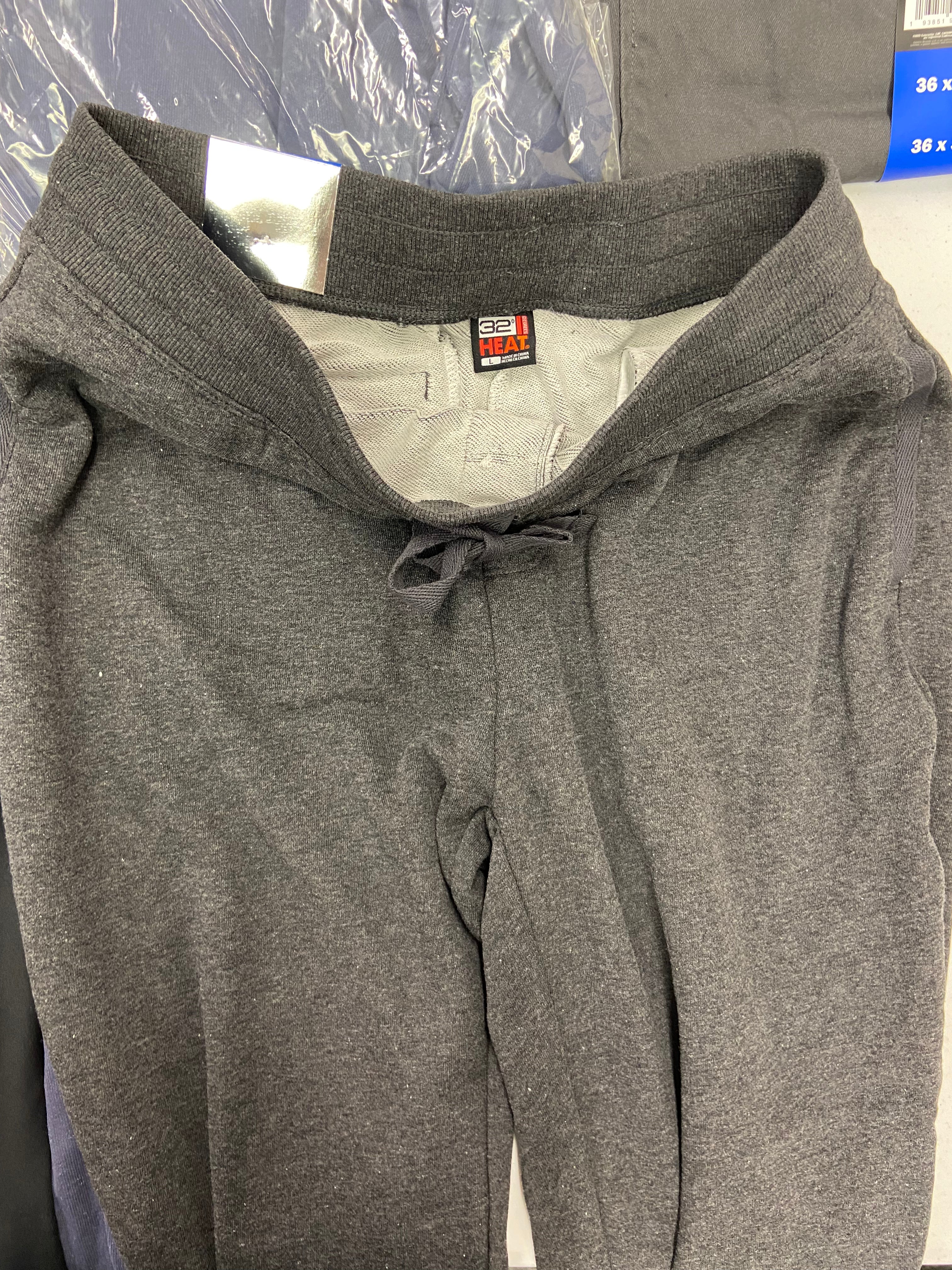 Men's Clothing Sweatpants & Others Wholesale Lot, DYLAN GRAY, 32 DEGREES, KIRKLAND, CATERPILLAR and more, 9 items, Shelf Pulls, MSRP $808