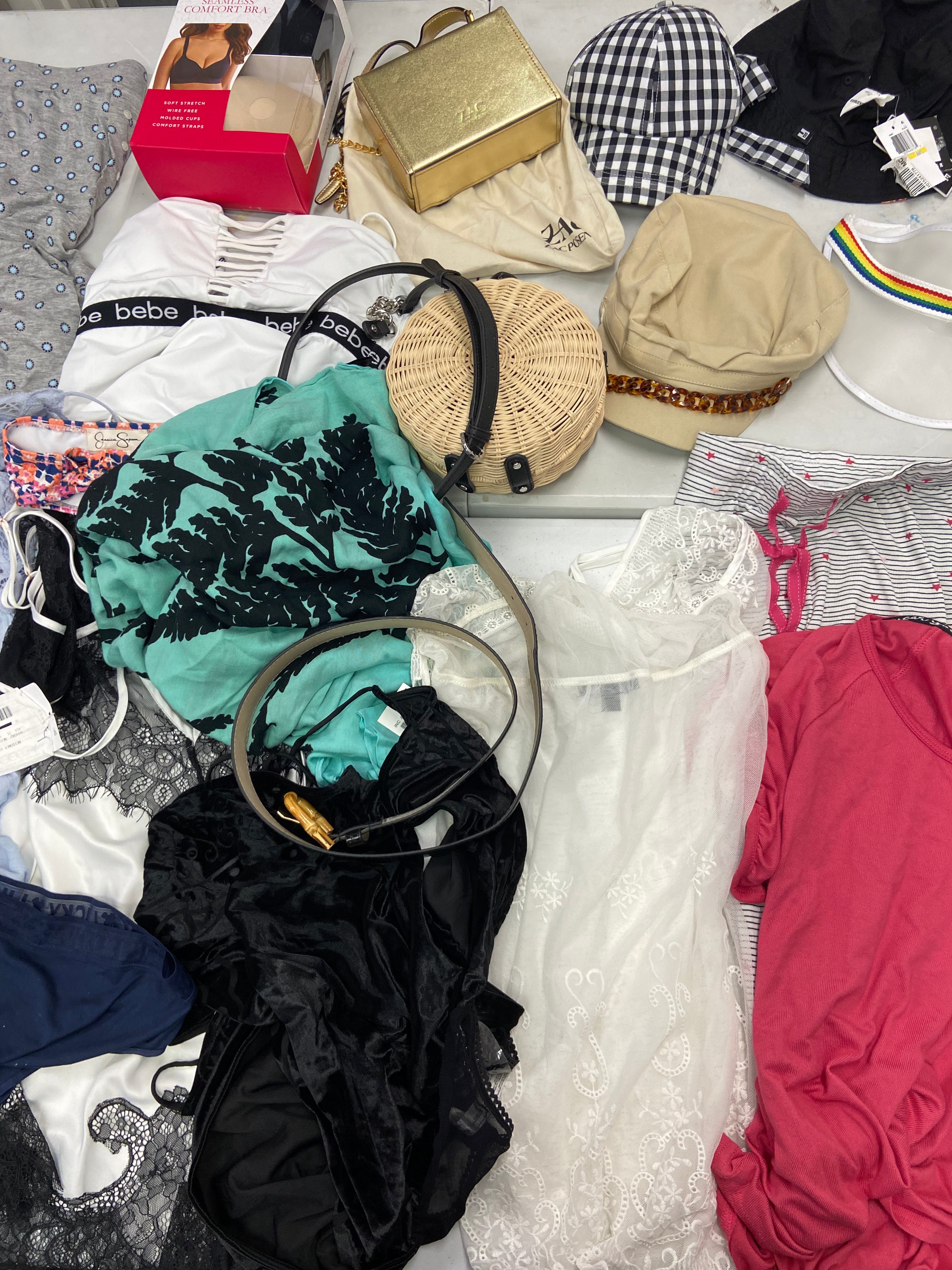 Women's Clothings & Accessories Assorted Wholesale Lot, CALVIN KLEIN, FREE PEOPLE, BEBE, JESSICA SIMPSON, LUCKY BRAND, CAROLE HOCHMAN, ZAC POSEN and more, 18 items, CUSTOMER RETURNS