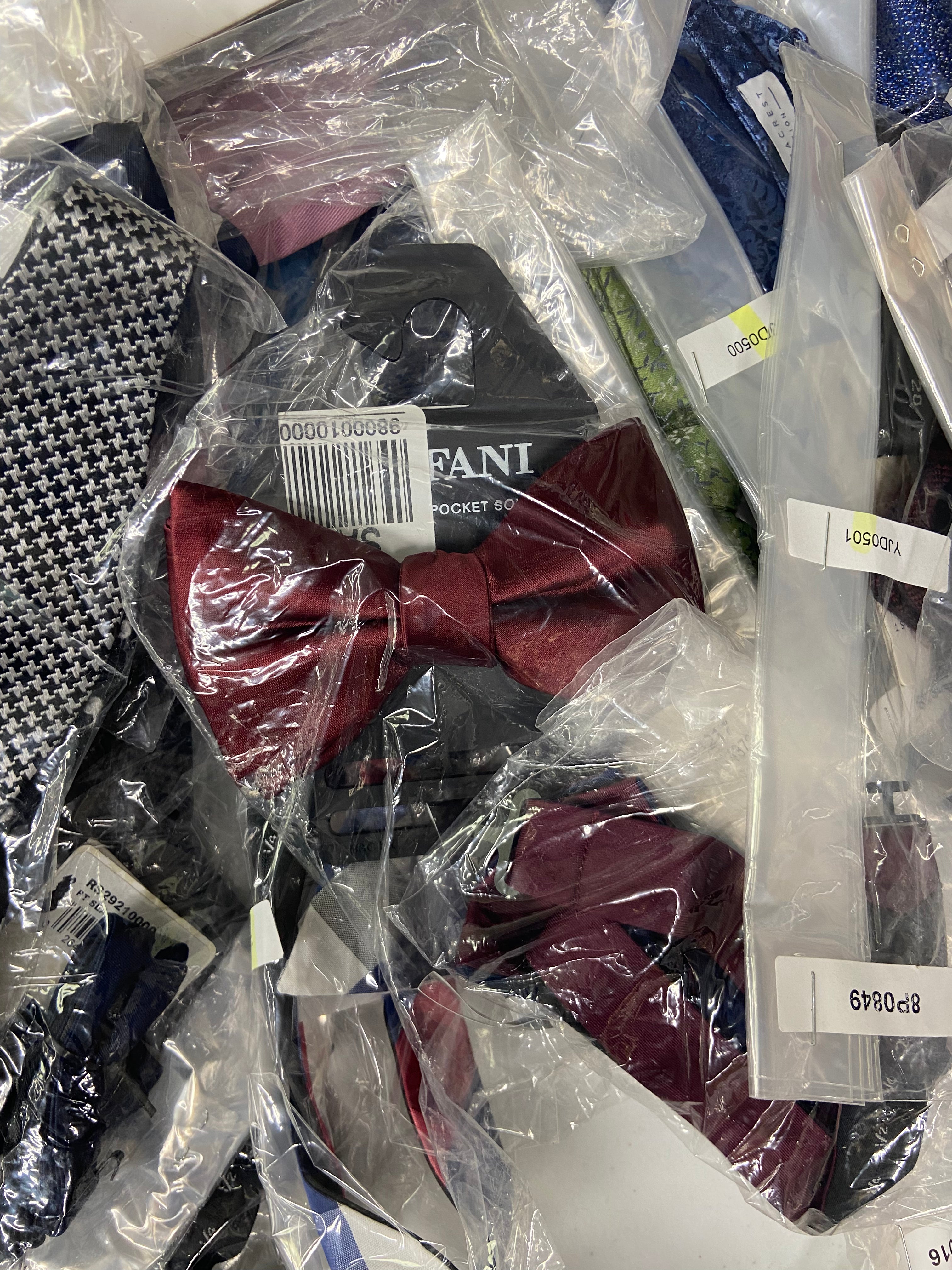 Men's Bow Ties Wholesale Lot, COUNTESS MARA, RYAN SEACREST, ALFANI and more, 95items, CUSTOMER RETURNS