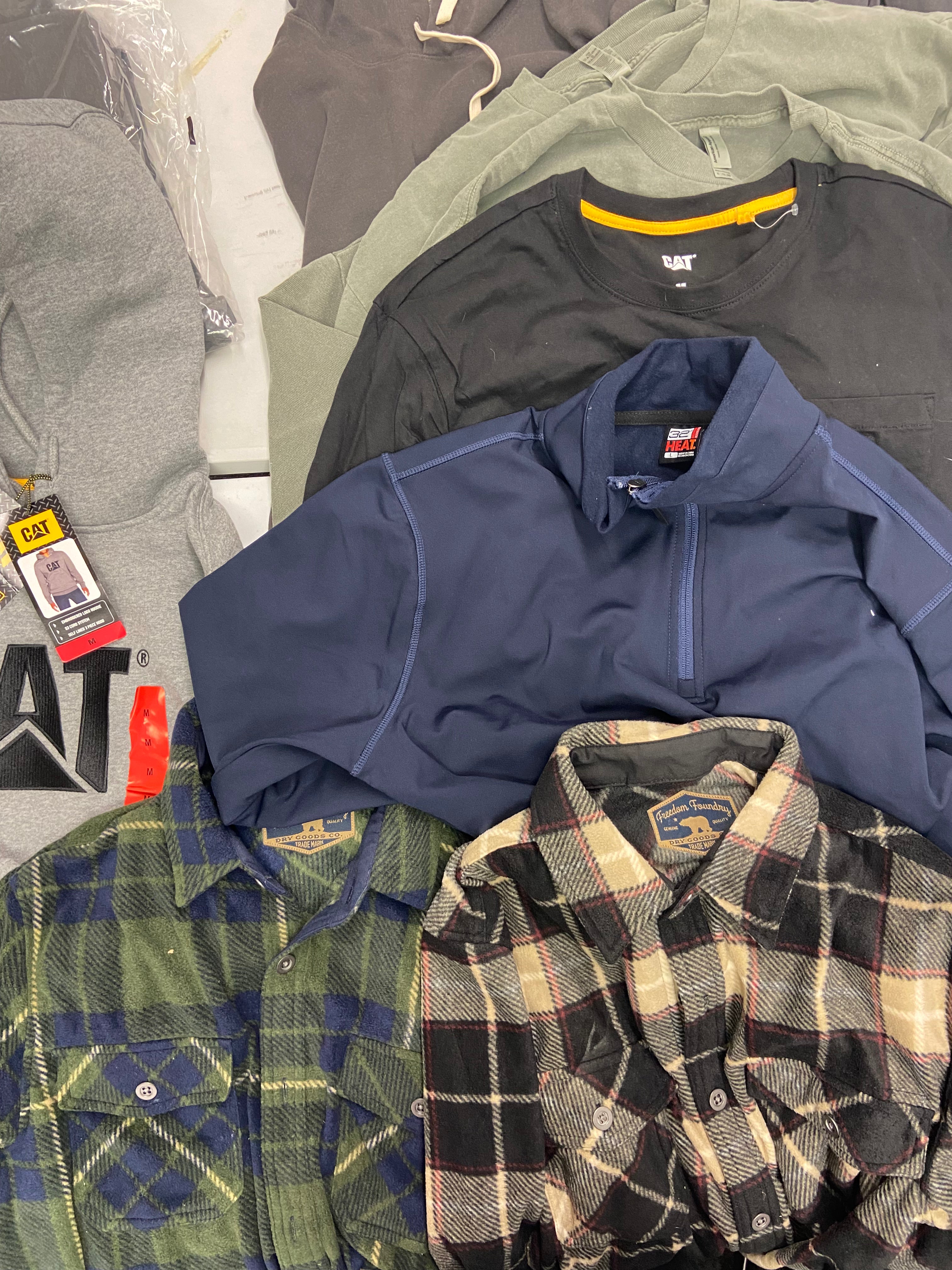 Men's Clothing Hoodies and Other Tops Wholesale Lot, CATERPILLAR, FREEDOM FOUNDRY, KIRKLANDS, 32 DEGREES and more, 15 items, Shelf Pulls, MSRP $665
