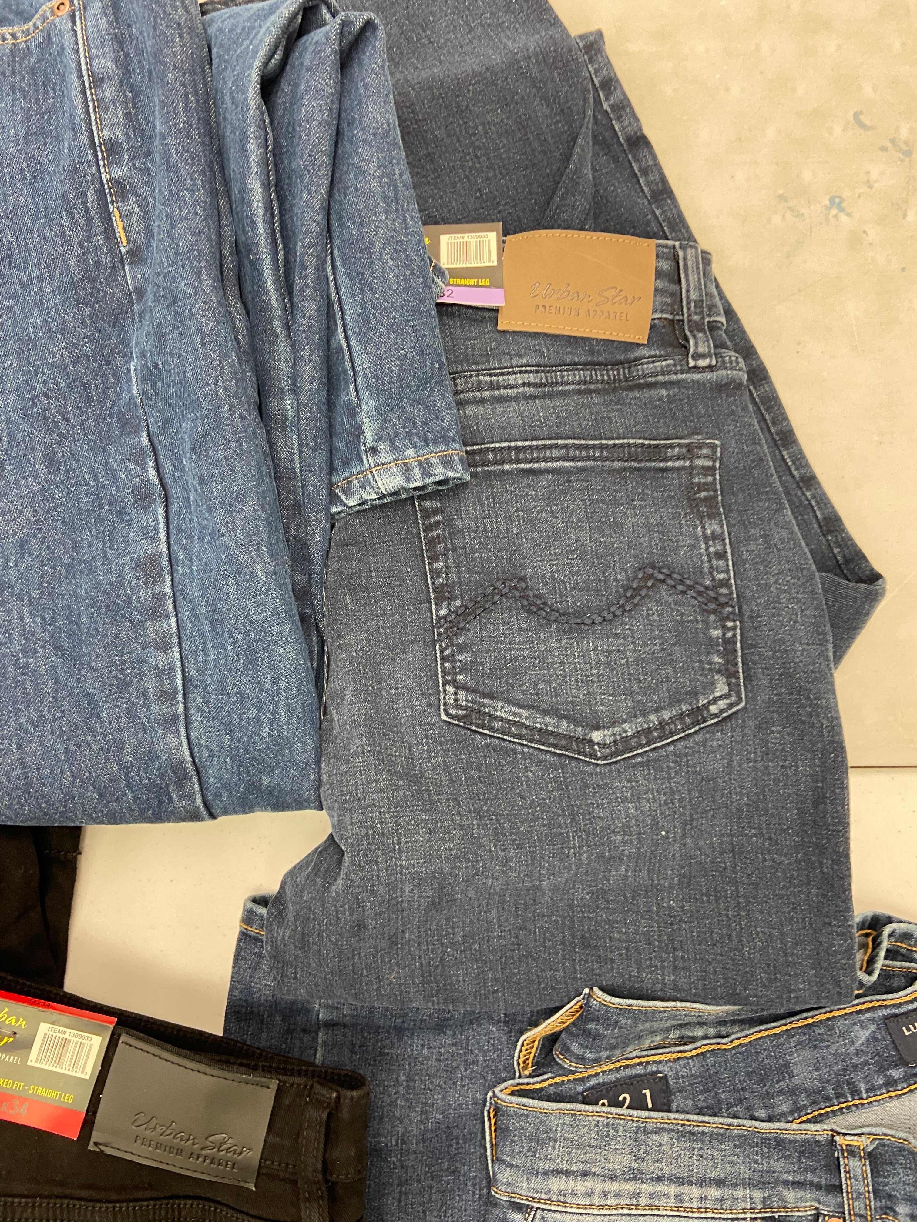 Men's Clothing Jeans Wholesale Lot, LUCKY BRAND, LEVI STRAUSS AND CO, IZOD, URBAN STAR and more, 7 items, Shelf Pulls, MSRP $432