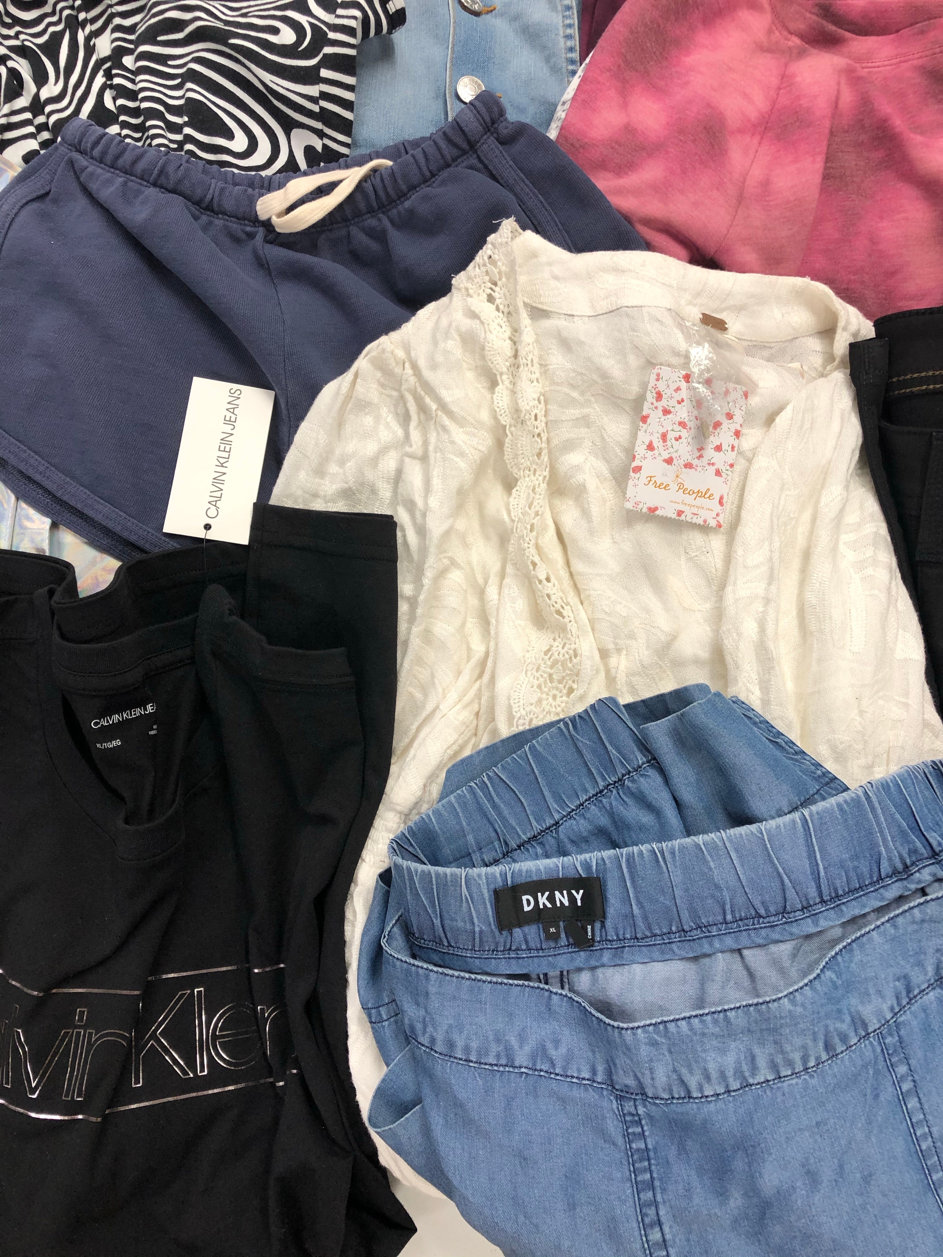 Women's Clothing Assorted Wholesale Lot, DKNY, DL1961, CALVIN KLEIN, FREE PEOPLE, RACHEL ROY, ALFANI, AMERICAN APPAREL and more, 22 items, Shelf Pulls, MSRP $1,598