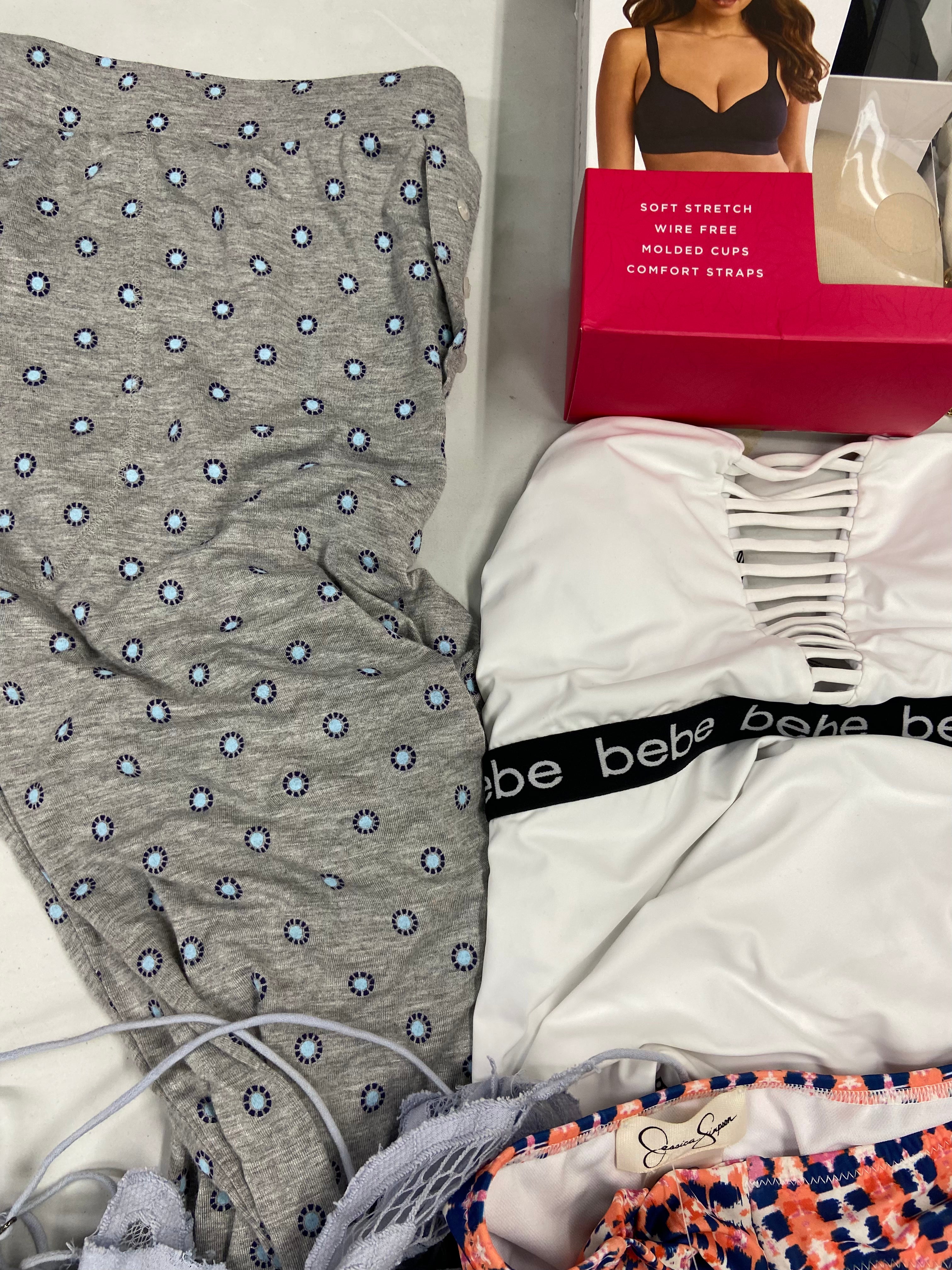 Women's Clothings & Accessories Assorted Wholesale Lot, CALVIN KLEIN, FREE PEOPLE, BEBE, JESSICA SIMPSON, LUCKY BRAND, CAROLE HOCHMAN, ZAC POSEN and more, 18 items, CUSTOMER RETURNS