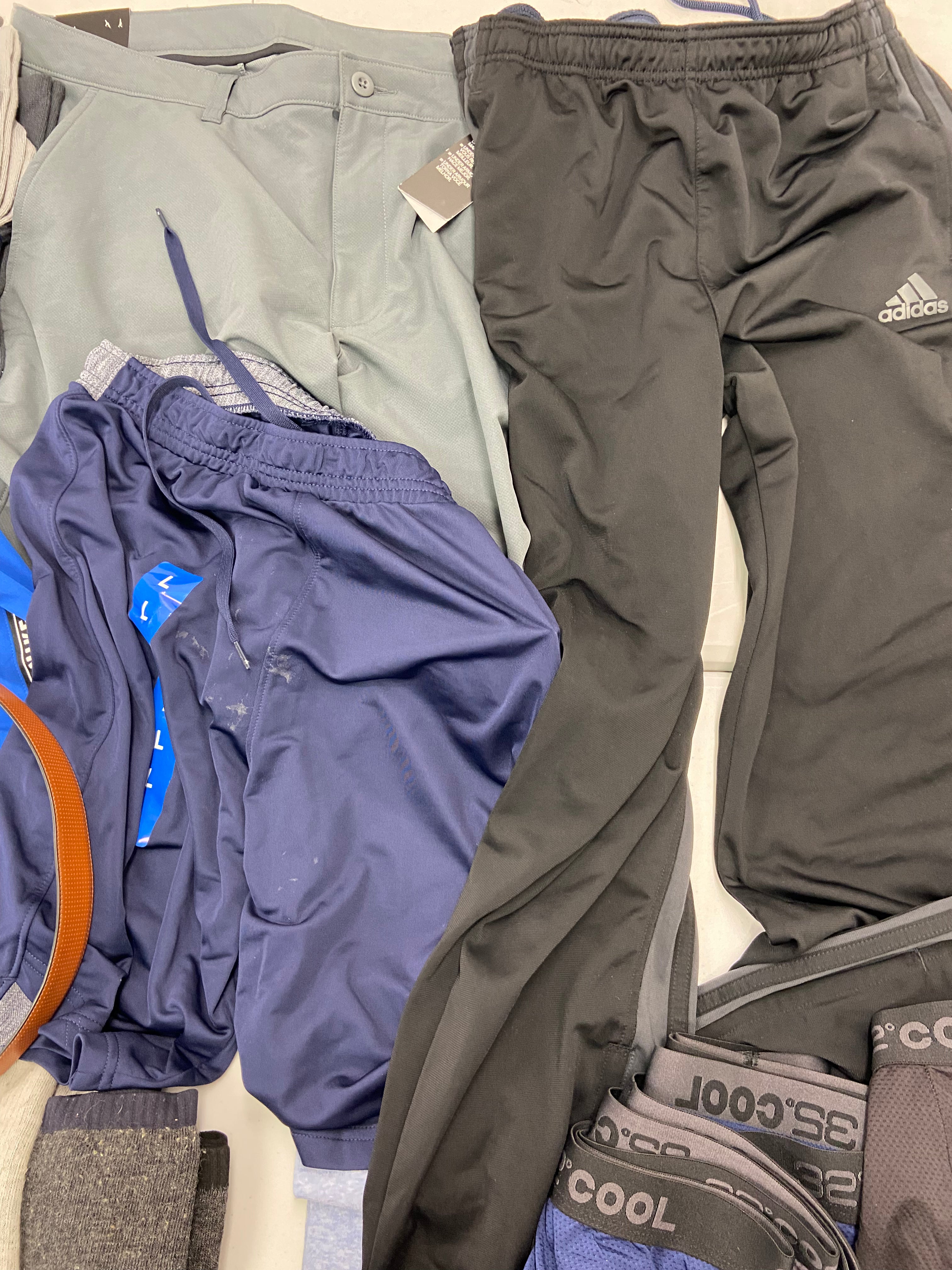 Men's Clothings Assorted Wholesale Lot, POLO RALPH LAUREN, NIKE, ADIDAS, UNDER ARMOUR, PERRY ELLIS PORTFOLIO, 2XIST, KIRKLAND, 32 DEGREES and more, 15 items, CUSTOMER RETURNS