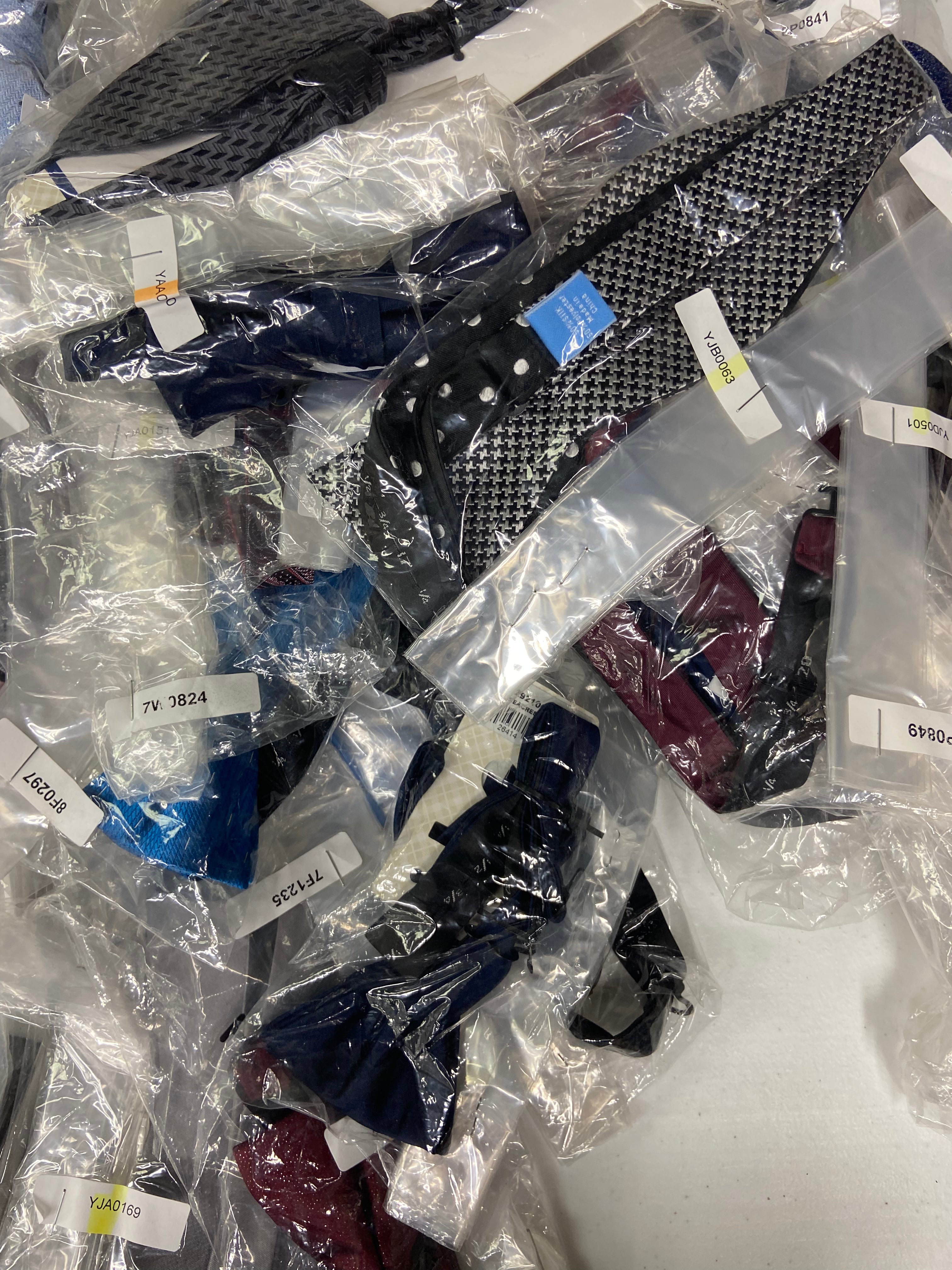 Men's Bow Ties Wholesale Lot, COUNTESS MARA, RYAN SEACREST, ALFANI and more, 95items, CUSTOMER RETURNS