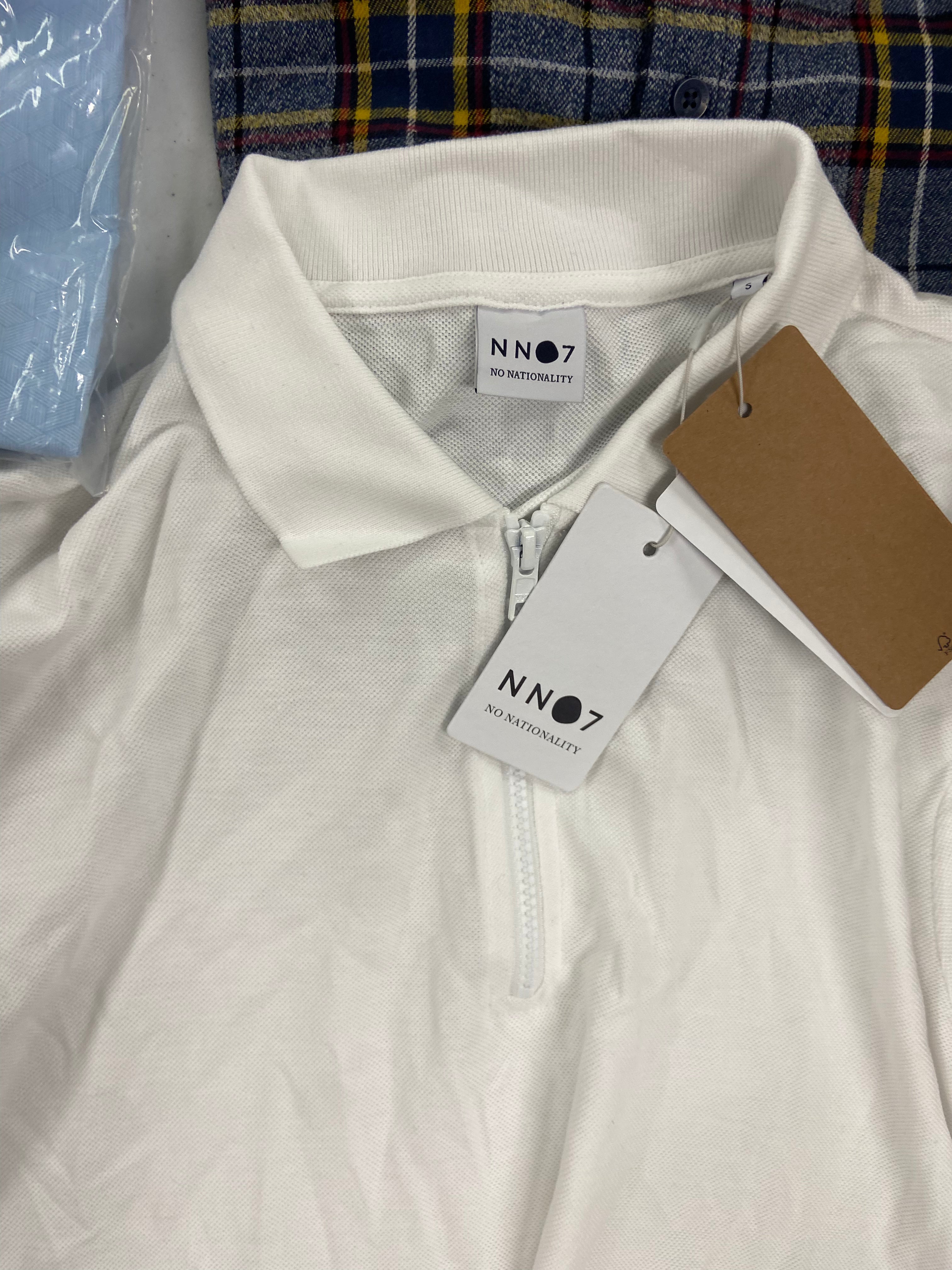 Men's Clothing Dress Shirts & Others, Wholesale Lot, THEORY, LEVI'S, CALVIN KLEIN, BLOOMINGDALES, NN07 and more, 9 items, Shelf Pulls, MSRP $763