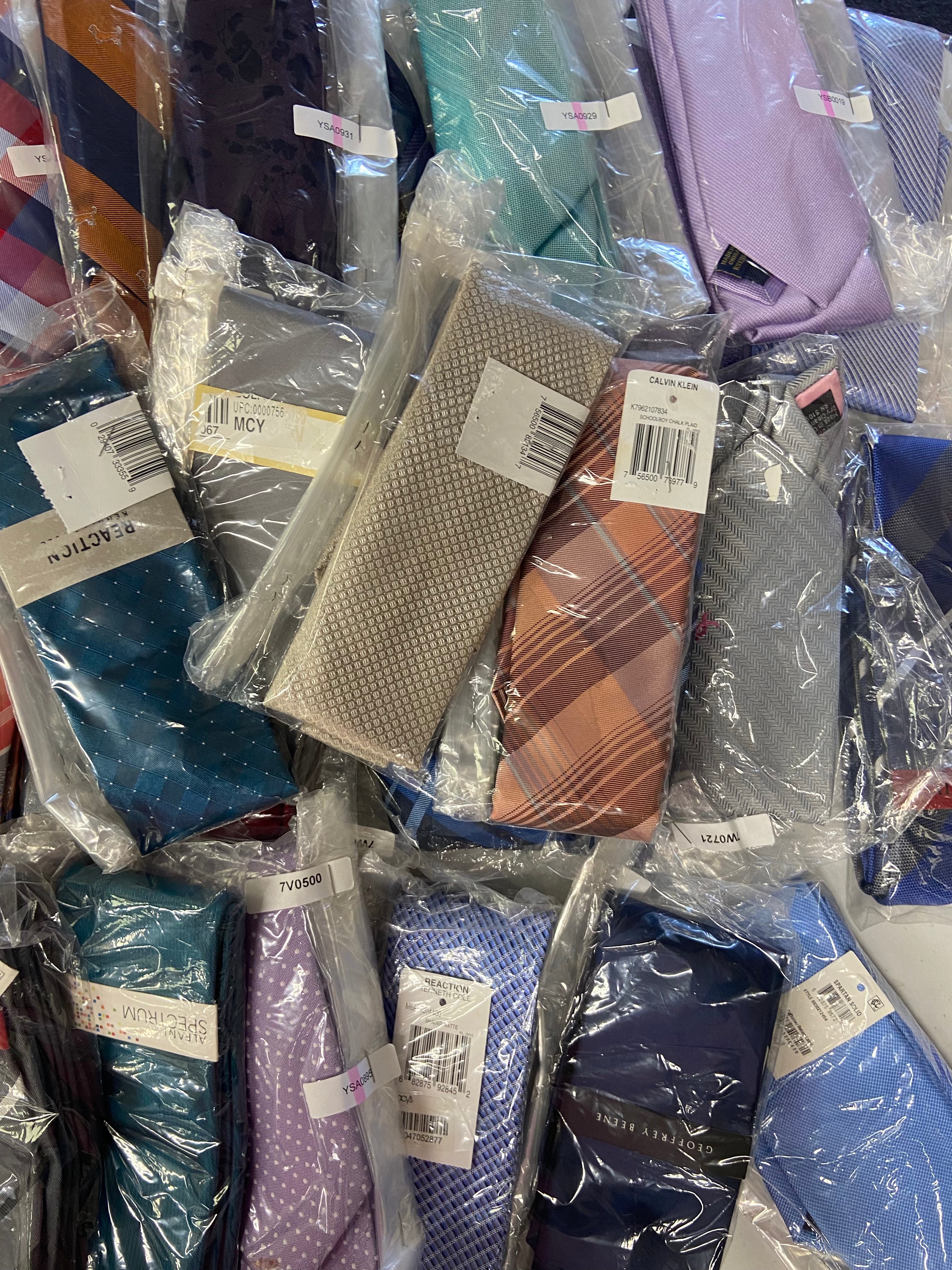 Men's Neckties Wholesale Lot, TOMMY HILFIGER, MICHAEL KORS, KENNETH COLE, CLUB ROOM, CALVIN KLEIN, ALFANI,  and more, 122 items, CUSTOMER RETURNS