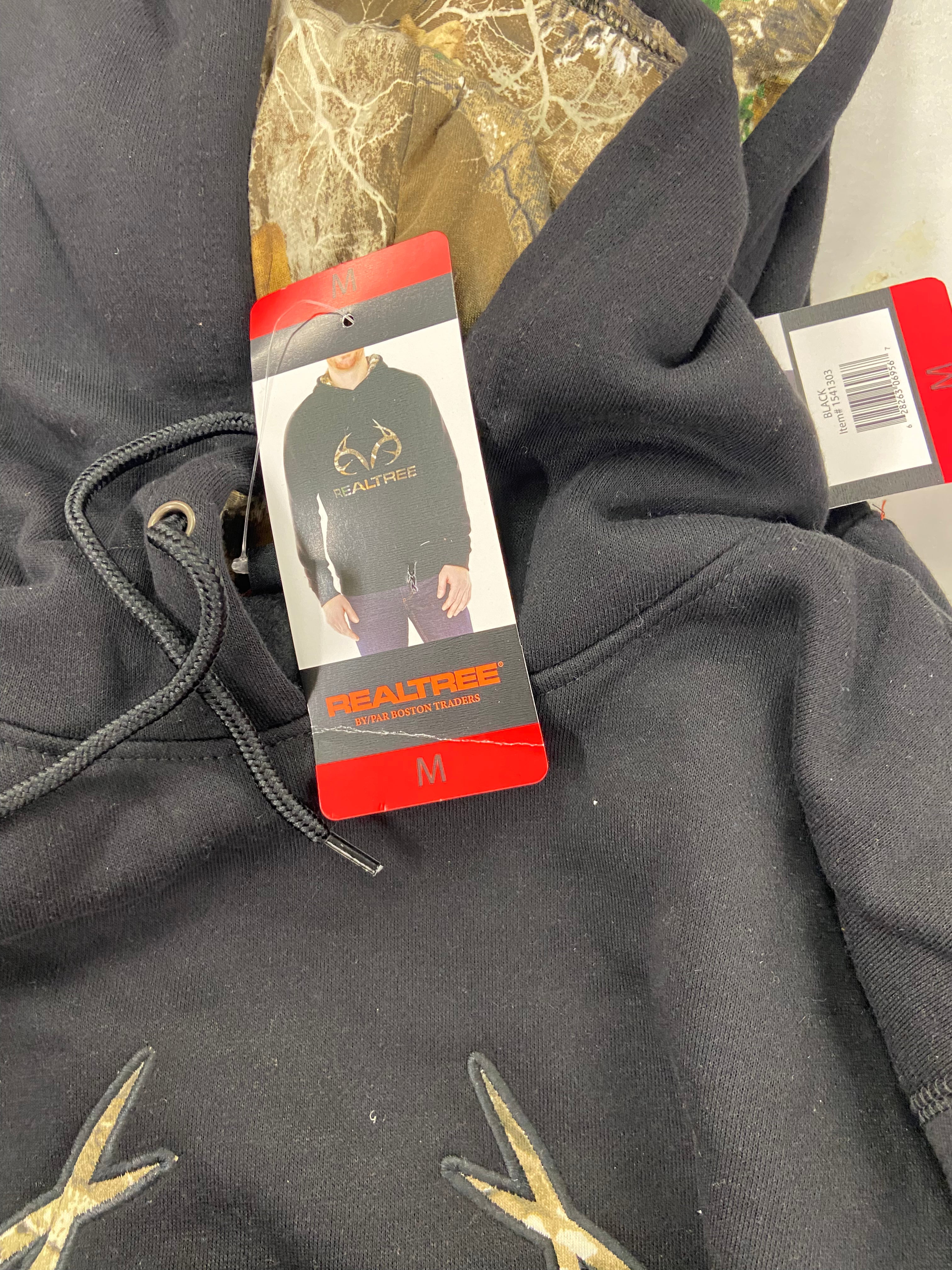Men's Clothing Sweaters & Others Wholesale Lot, RUGGED ELEMENTS, HI-TEC, REAL TREE, FREEDOM, THE GAME, and more, 7 items, Shelf Pulls, MSRP $510