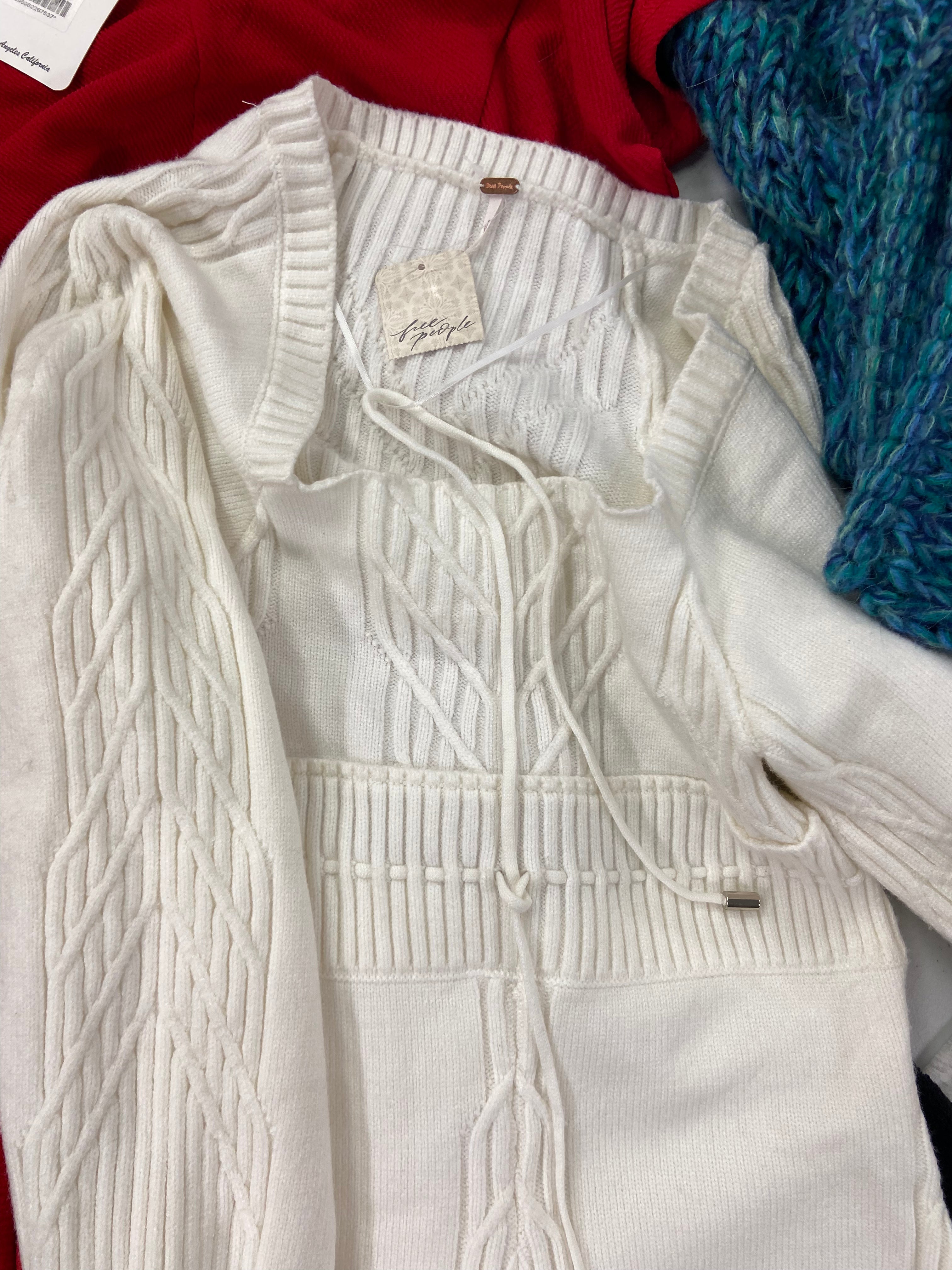Women's Clothing ASSORTED Wholesale Lot, CALVIN KLEIN, FREE PEOPLE, 32 DEGREES and more, 10 items, Shelf Pulls, MSRP $717