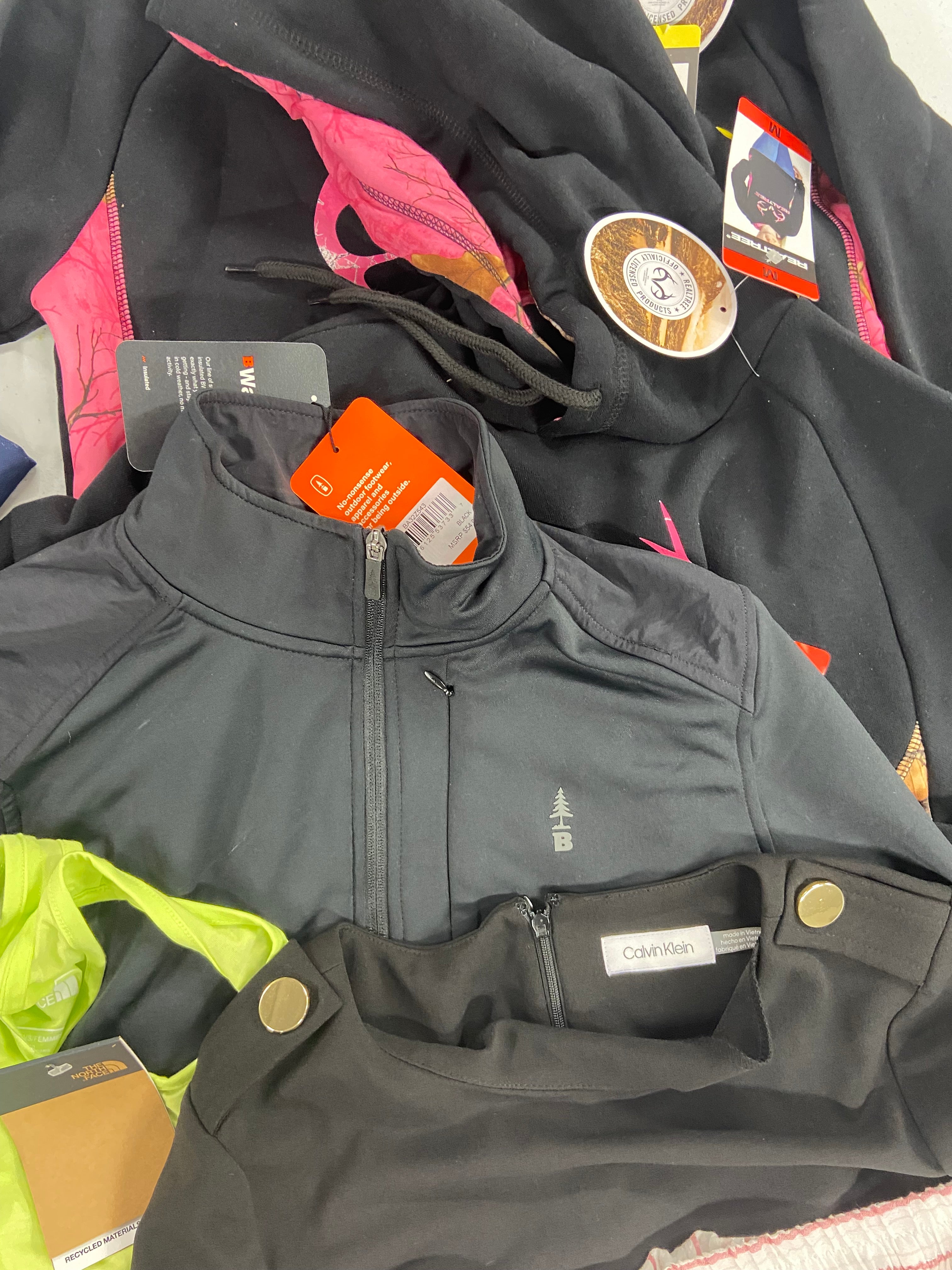 Women's Clothing Assorted Wholesale Lot, MICHAEL KORS, FREE PEOPLE, THE NORTH FACE, BASS OUTDOOR, SANCTUARY and others,11 items, Shelf Pulls, MSRP $739