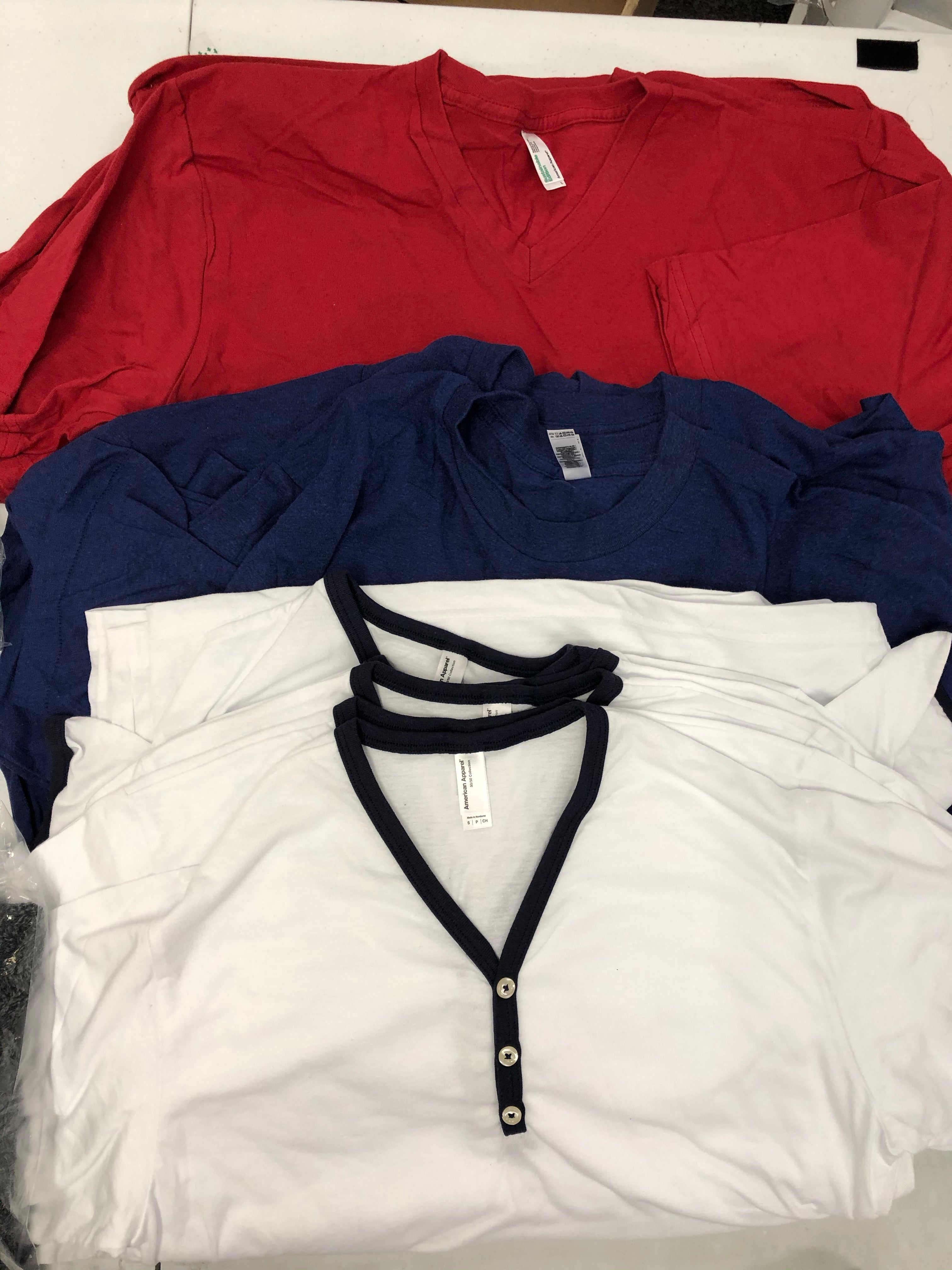 Men's Clothing Short Sleeves and more Wholesale Lot, CALVIN KLEIN, COLUMBIA, STEVE MADDEN, AMERICAN APPAREL  and more, 31 items, Shelf Pulls, MSRP $594