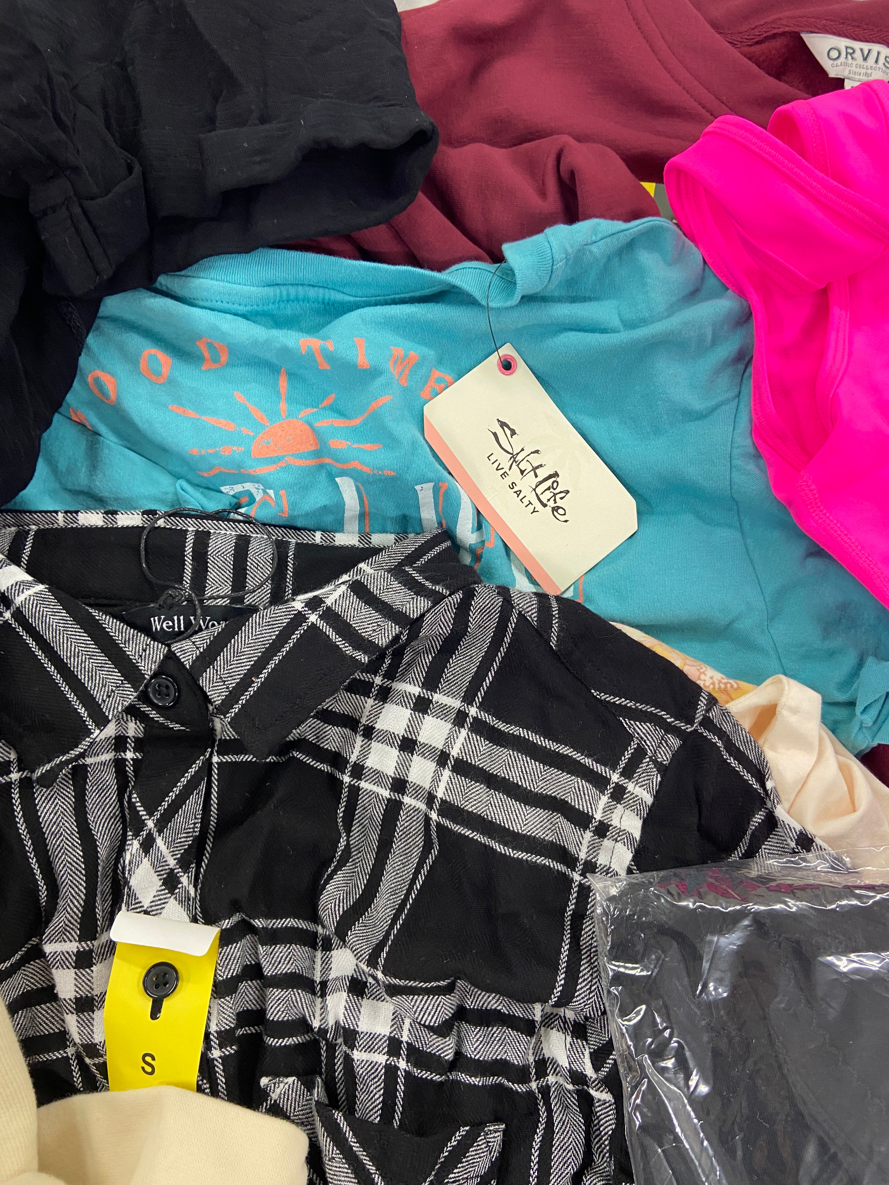 Women's Clothing Tops Wholesale Lot, FREE PEOPLE, VINCE CAMUTO, KENSIE, 32 DEGREES, AMERICAN APPAREL, ELLA MOSS and more, 23 items, Shelf Pulls, MSRP $932