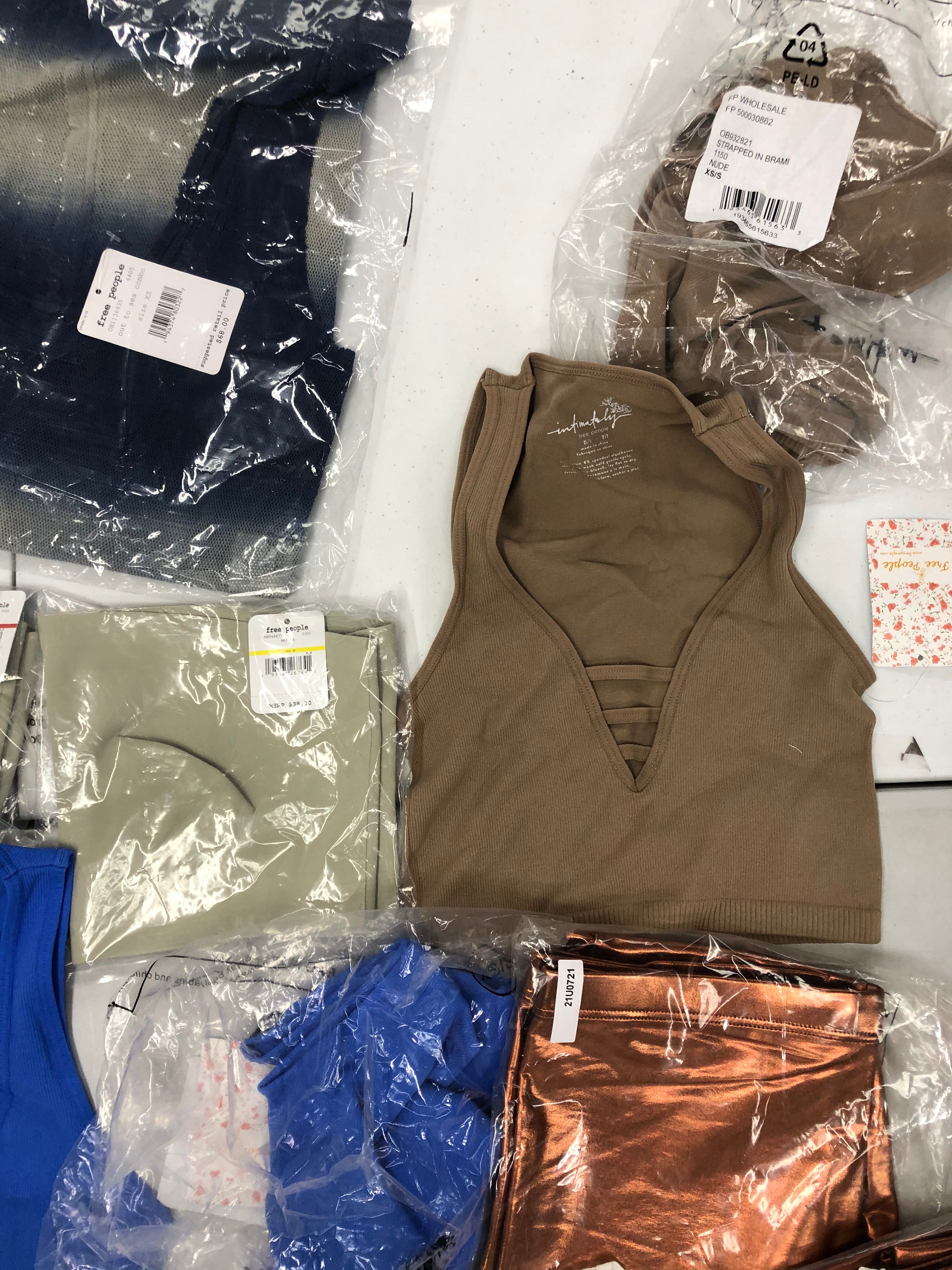 Women's Clothing Assorted Wholesale Lot, FREE PEOPLE, AQUA, AMERICAN APPAREL, 17 items, New, MSRP $616