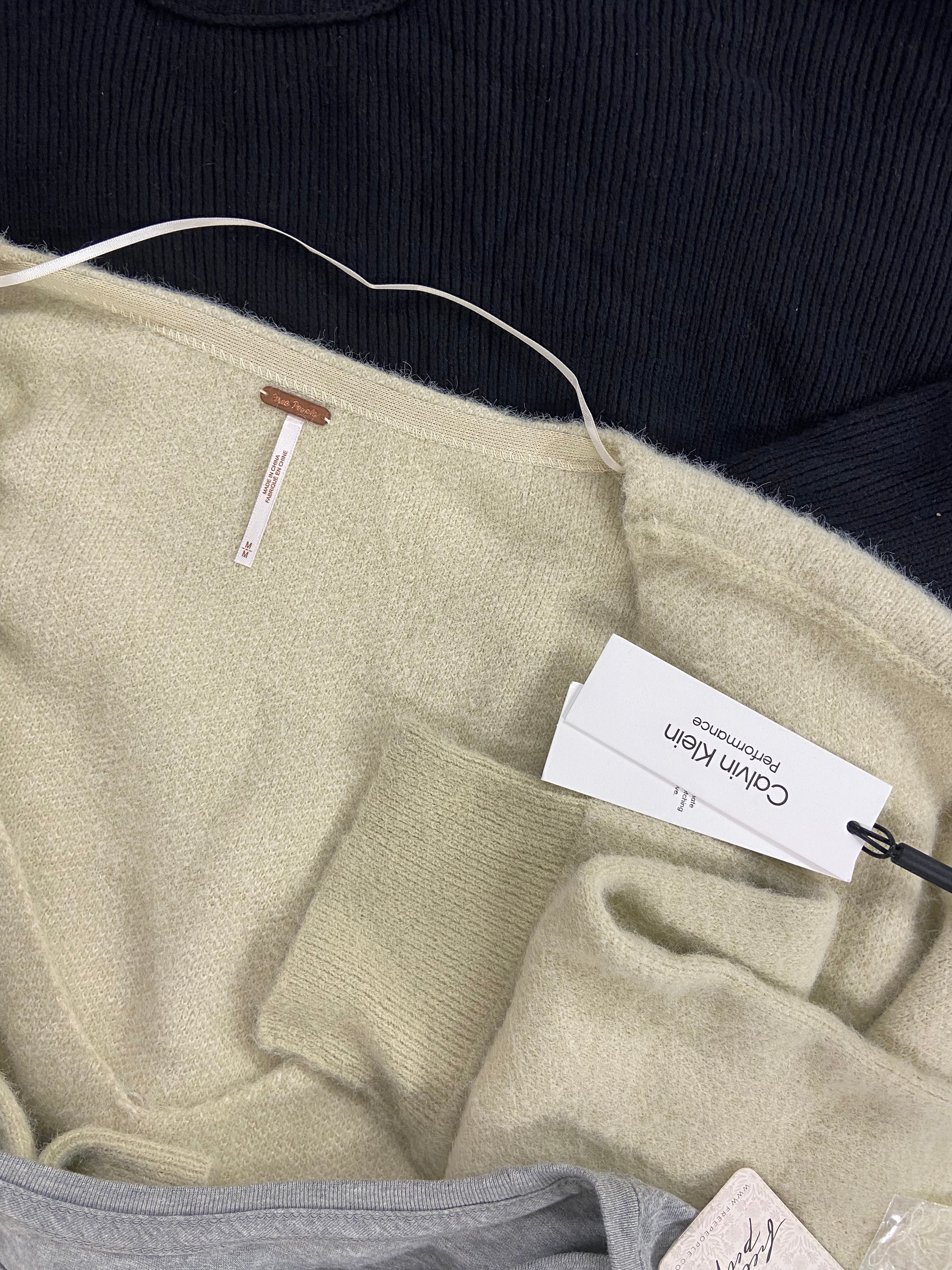 Women's Clothing Assorted Wholesale Lot, FREE PEOPLE, CALVIN KLEIN, NIKE, UNDER ARMOUR, COTTON ON and Others, 14 items, Shelf Pulls, MSRP $536