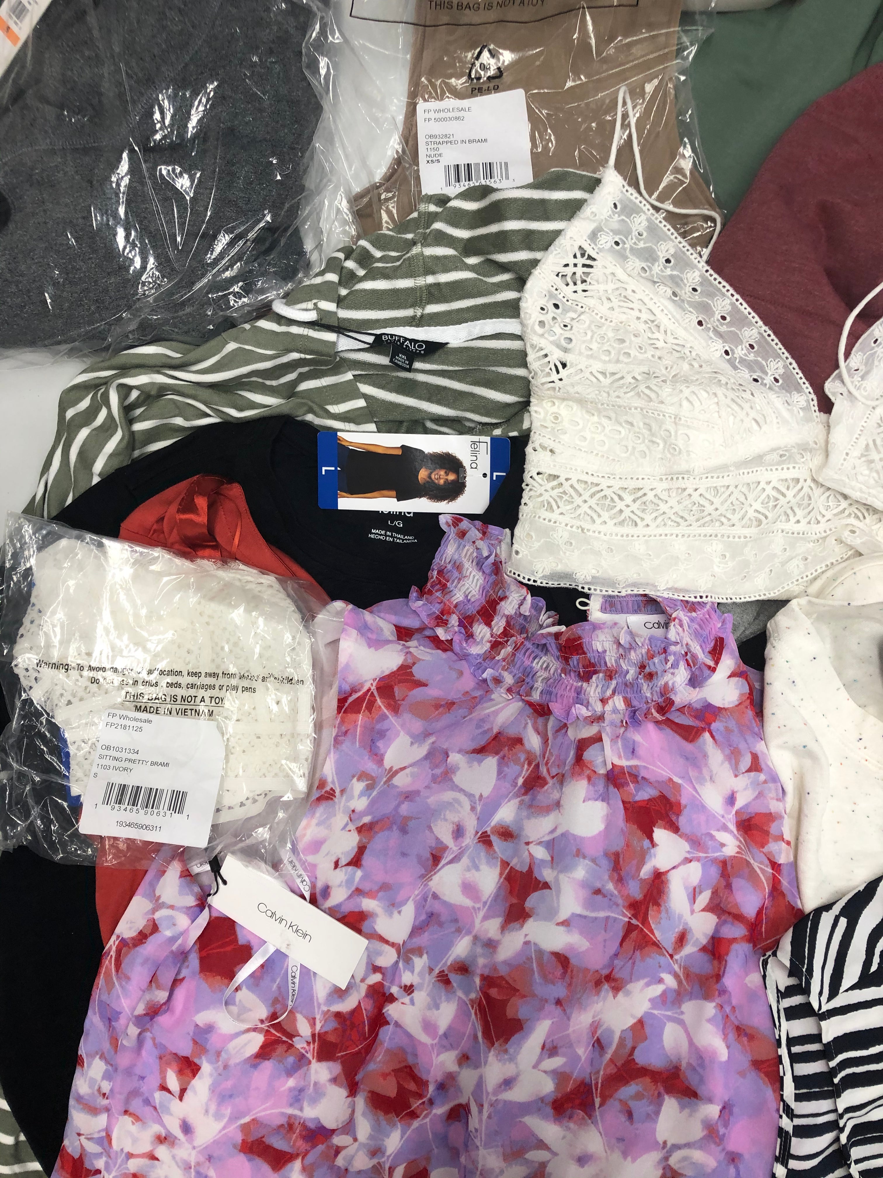 Women's Clothing Tops Wholesale Lot, LUCKY BRAND, POLO RALPH LAUREN, FREE PEOPLE, CALVIN KLEIN, DKNY, THREE DOTS and more, 25 items, Shelf Pulls, MSRP $967