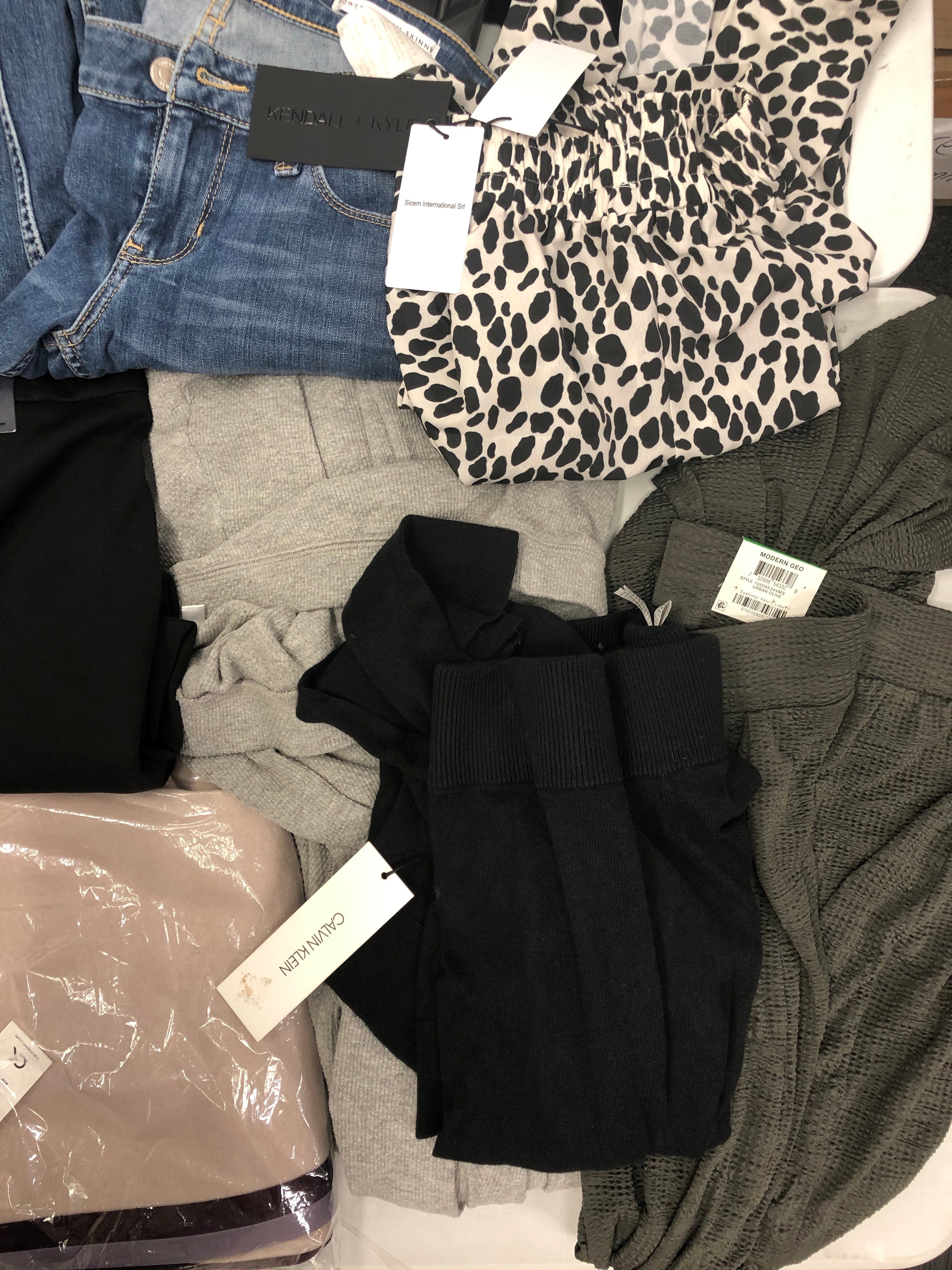 Women's Clothing Bottom Wholesale Lot, CALVIN KLEIN, TOMMY HILFIGER, FREE PEOPLE, ALFANI and more, 18 Units, Shelf Pulls, MSRP $1,330.50
