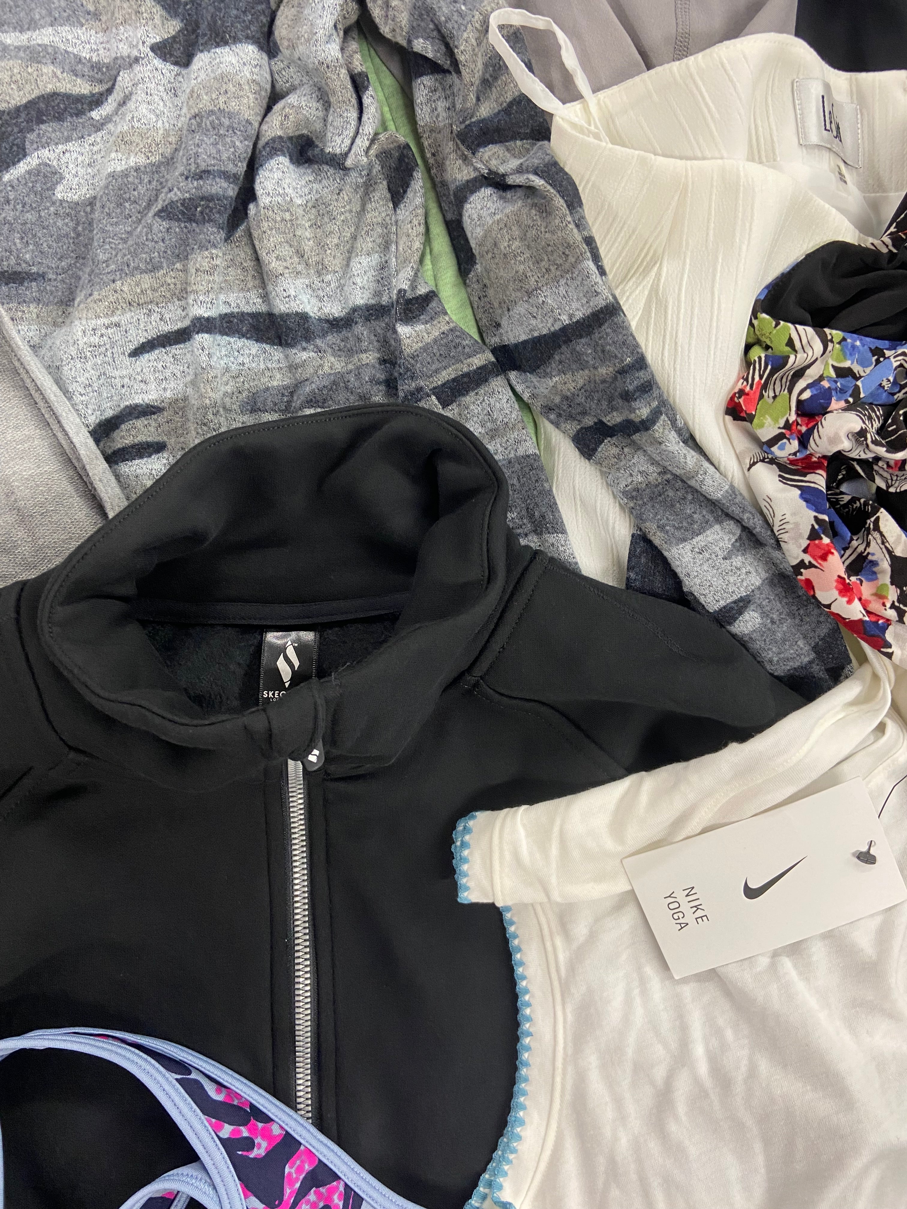 Women's Clothing Dresses & Others Wholesale Lot, NIKE, RALPH LAUREN, SKECHERS, UNDER ARMOUR, LE SUIT and more, 16 items, Shelf Pulls, MSRP $922