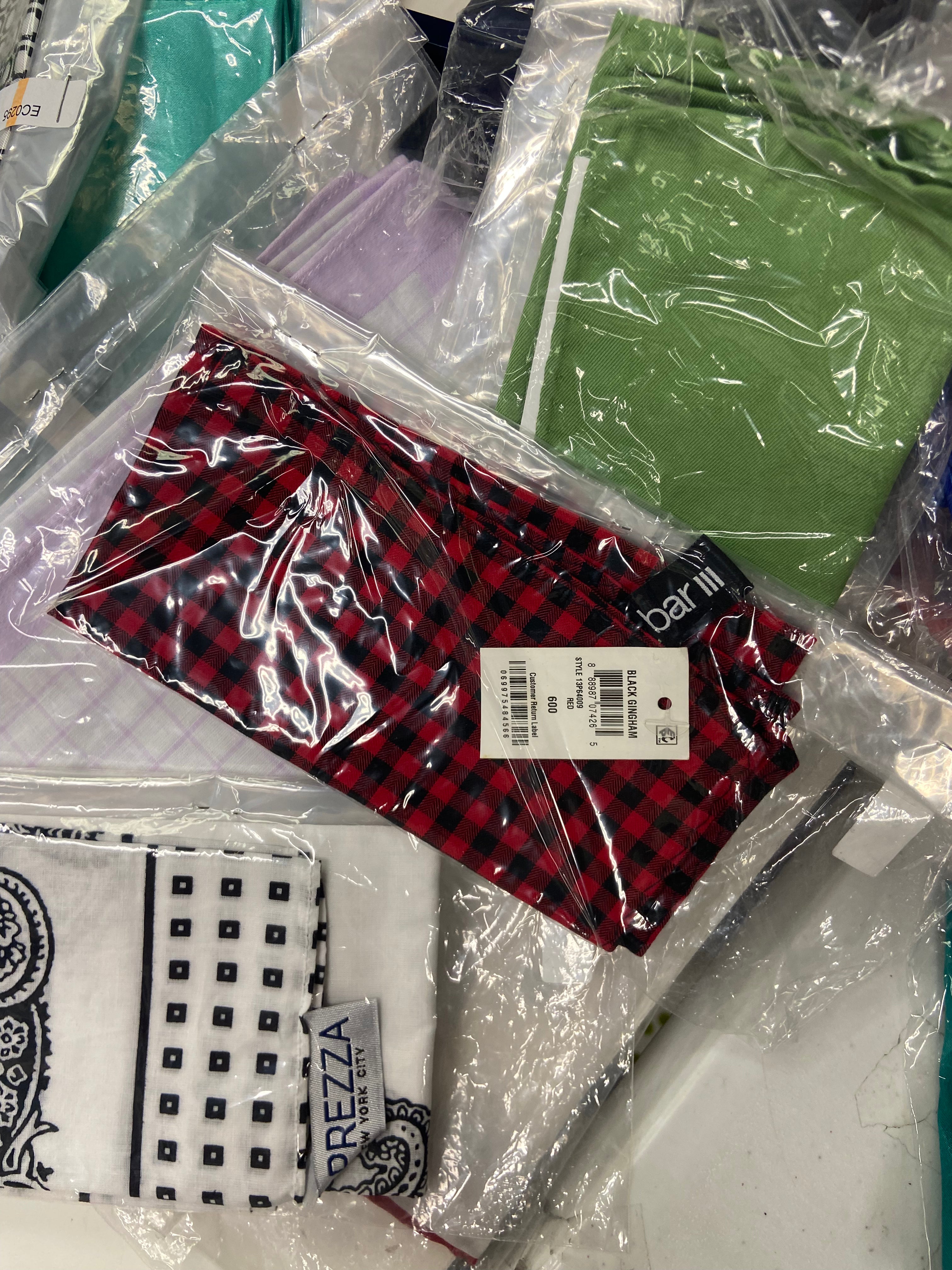 Men's Pocket Squares Wholesale Lot, TOMMY HILFIGER, RYAN SEACREST, BAR III, TALLIA, ALFANI and more, 121 items, CUSTOMER RETURNS