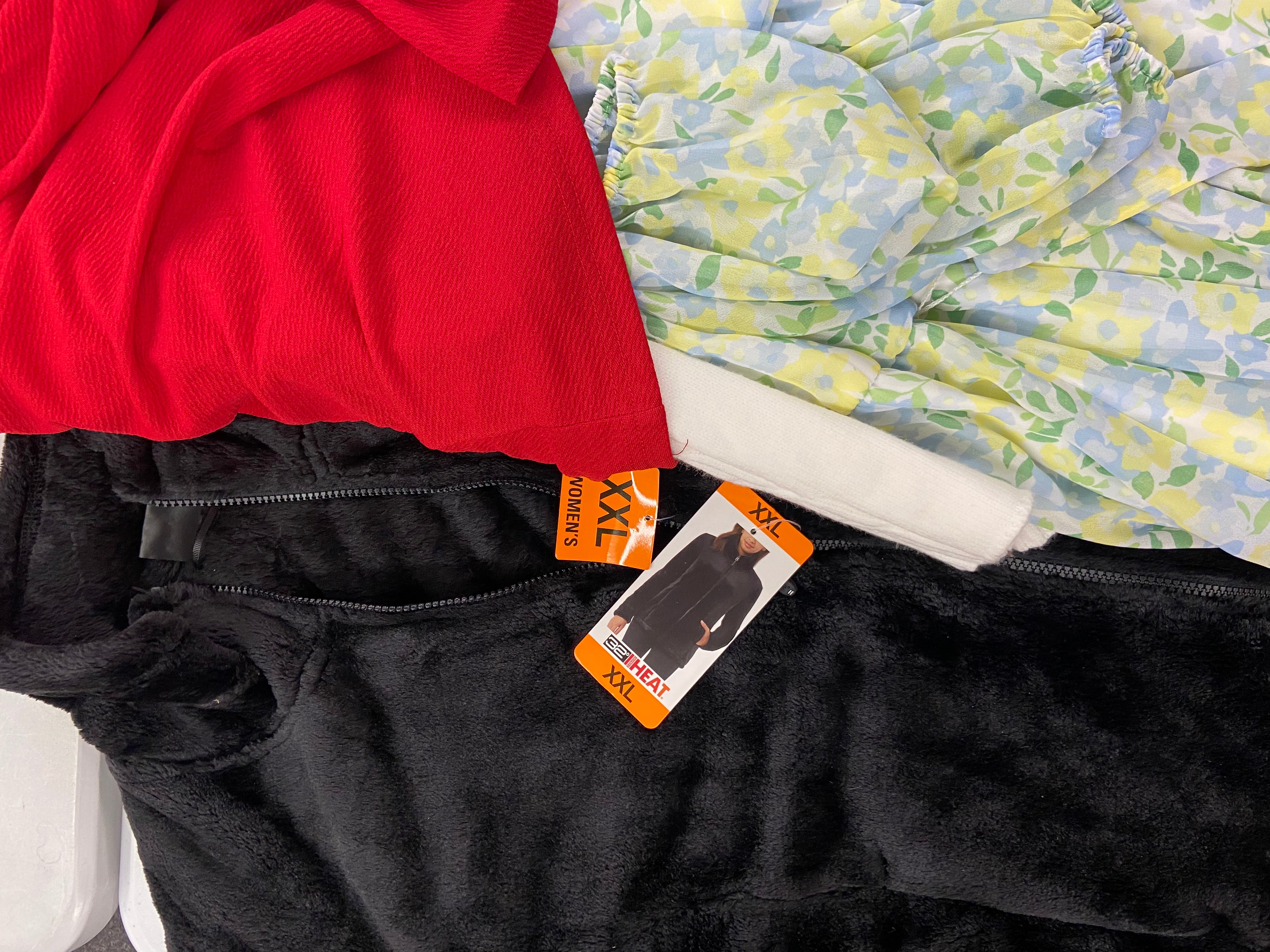 Women's Clothing ASSORTED Wholesale Lot, CALVIN KLEIN, FREE PEOPLE, 32 DEGREES and more, 10 items, Shelf Pulls, MSRP $717