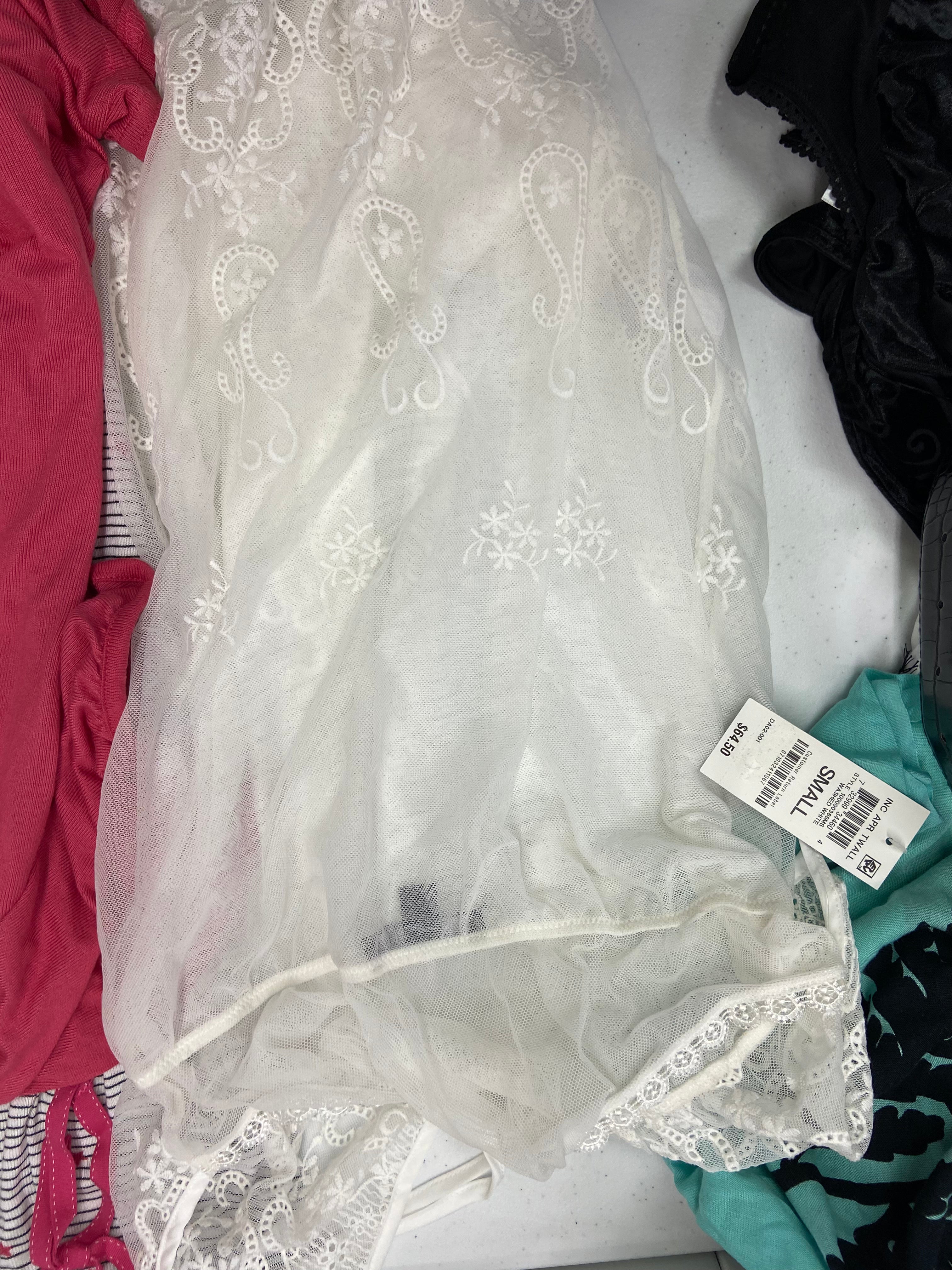 Women's Clothings & Accessories Assorted Wholesale Lot, CALVIN KLEIN, FREE PEOPLE, BEBE, JESSICA SIMPSON, LUCKY BRAND, CAROLE HOCHMAN, ZAC POSEN and more, 18 items, CUSTOMER RETURNS
