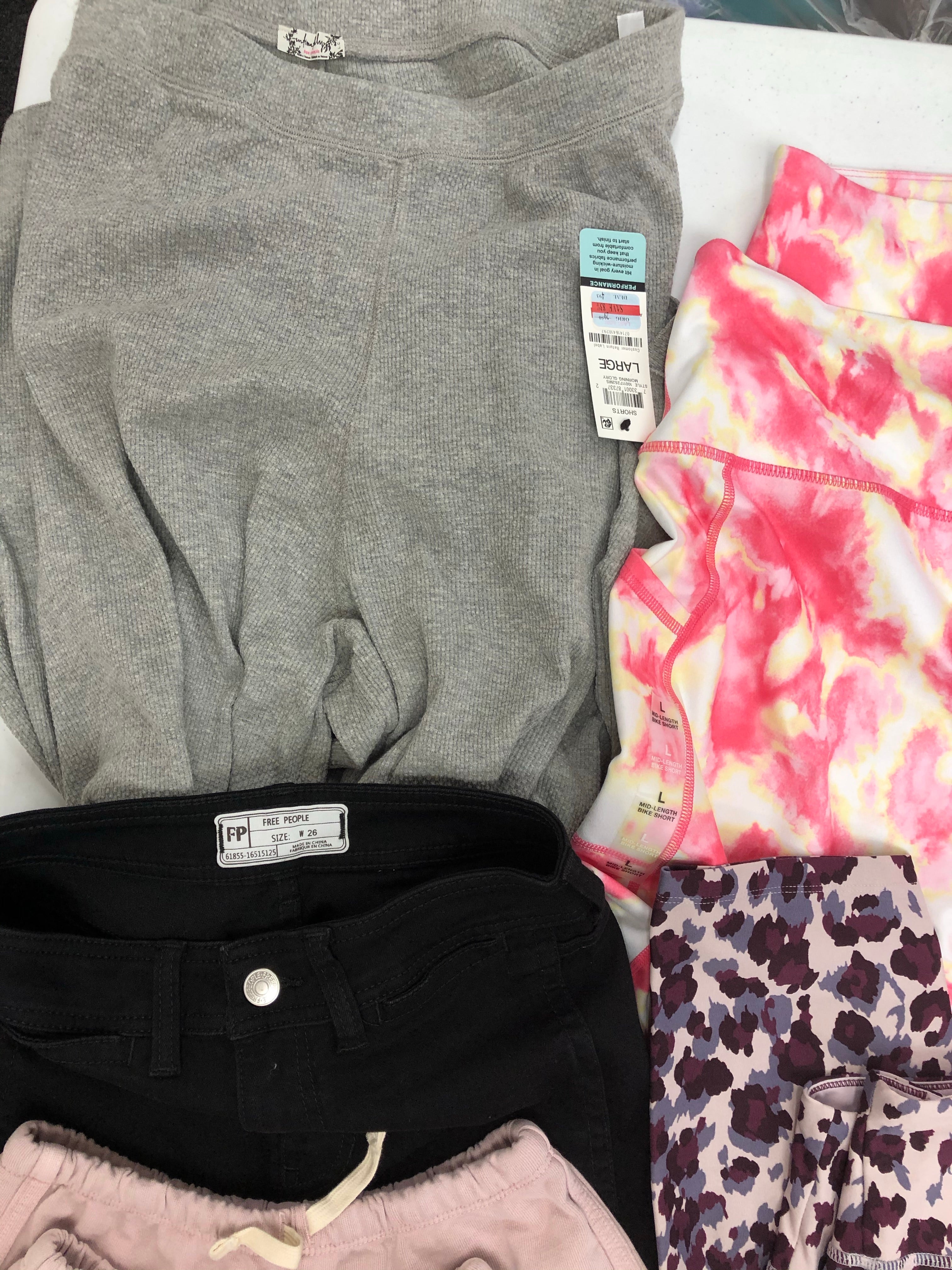 Women's Clothing ASSORTED Wholesale Lot, CALVIN KLEIN, NIKE, FREE PEOPLE, AMERICAN APPAREL and more, 16 items, Shelf Pulls, MSRP $564