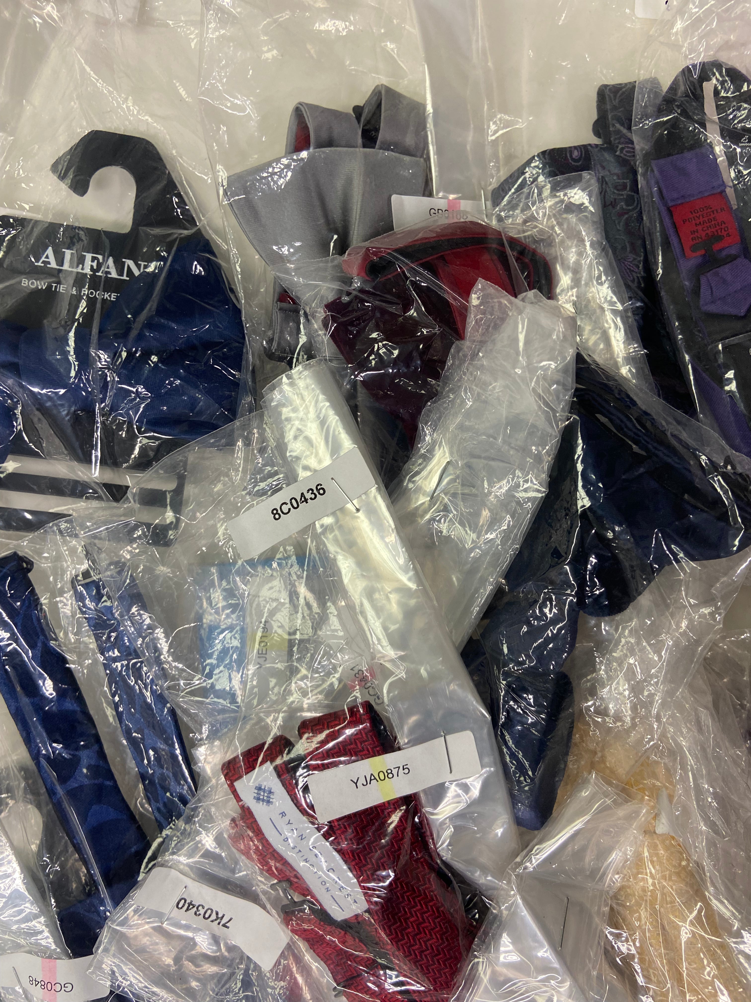 Men's Bow Ties Wholesale Lot, COUNTESS MARA, RYAN SEACREST, ALFANI and more, 95items, CUSTOMER RETURNS
