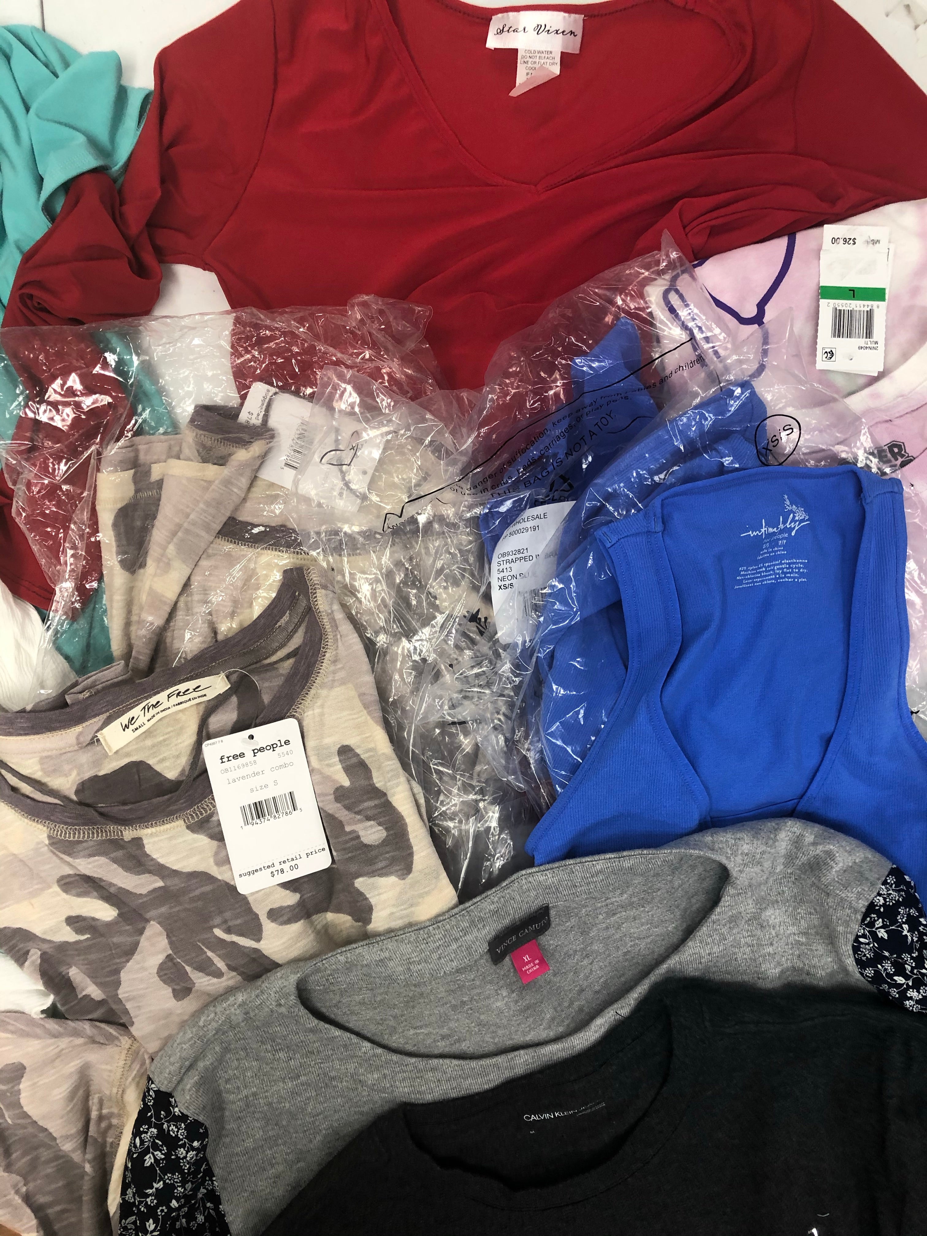 Women's Clothing TOPS Wholesale Lot, MICHAEL KORS, CALVIN KLEIN, FREE PEOPLE, VINCE CAMUTO, 1STATE, CHASER and more, 19 items, Shelf Pulls, MSRP $825