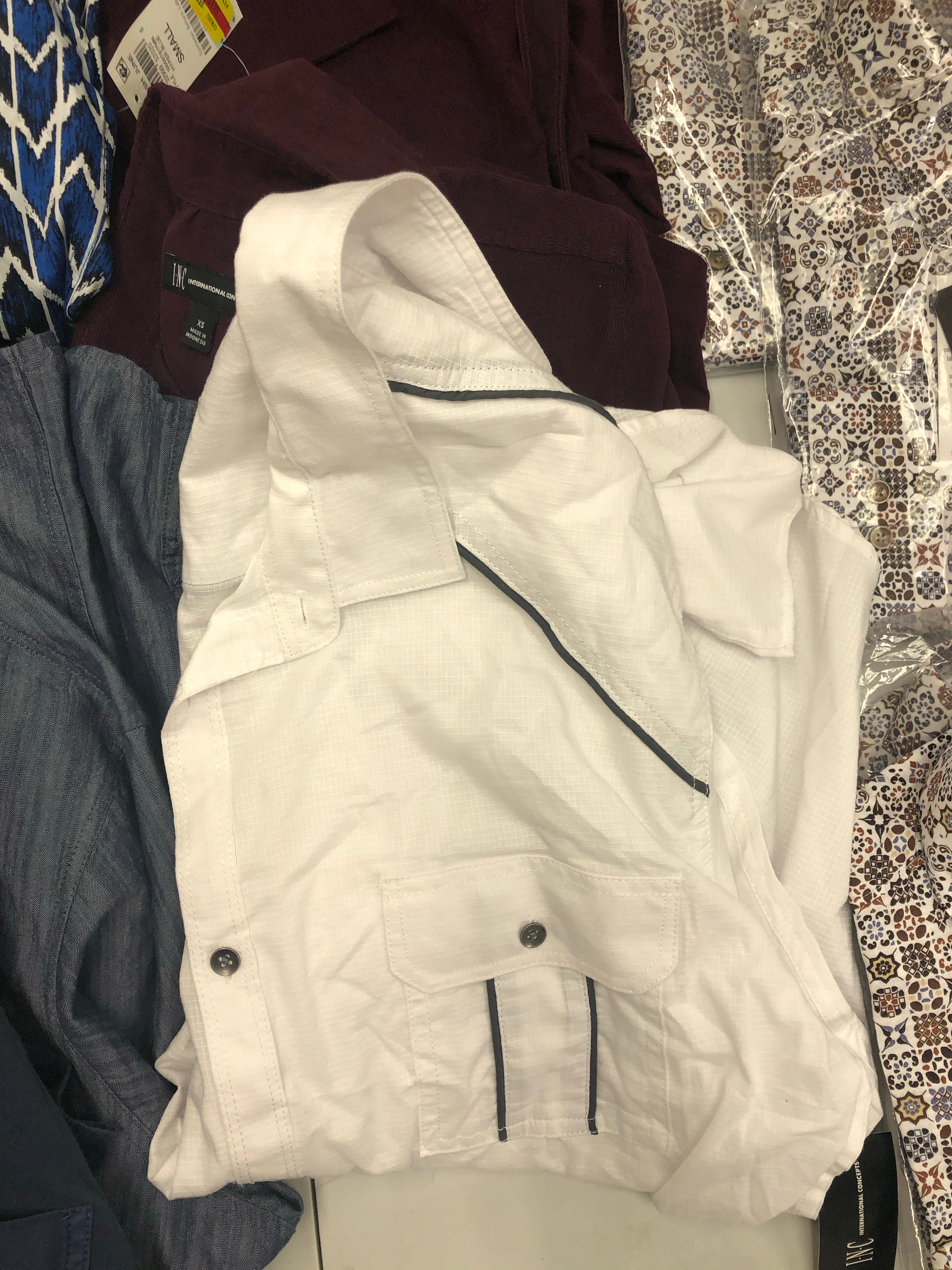 Men's Clothing Button Down Shirt Wholesale Lot, TASSO ELBA, SUN + STONE, Alfani and more, 16 Units, Shelf Pulls, MSRP $1,171