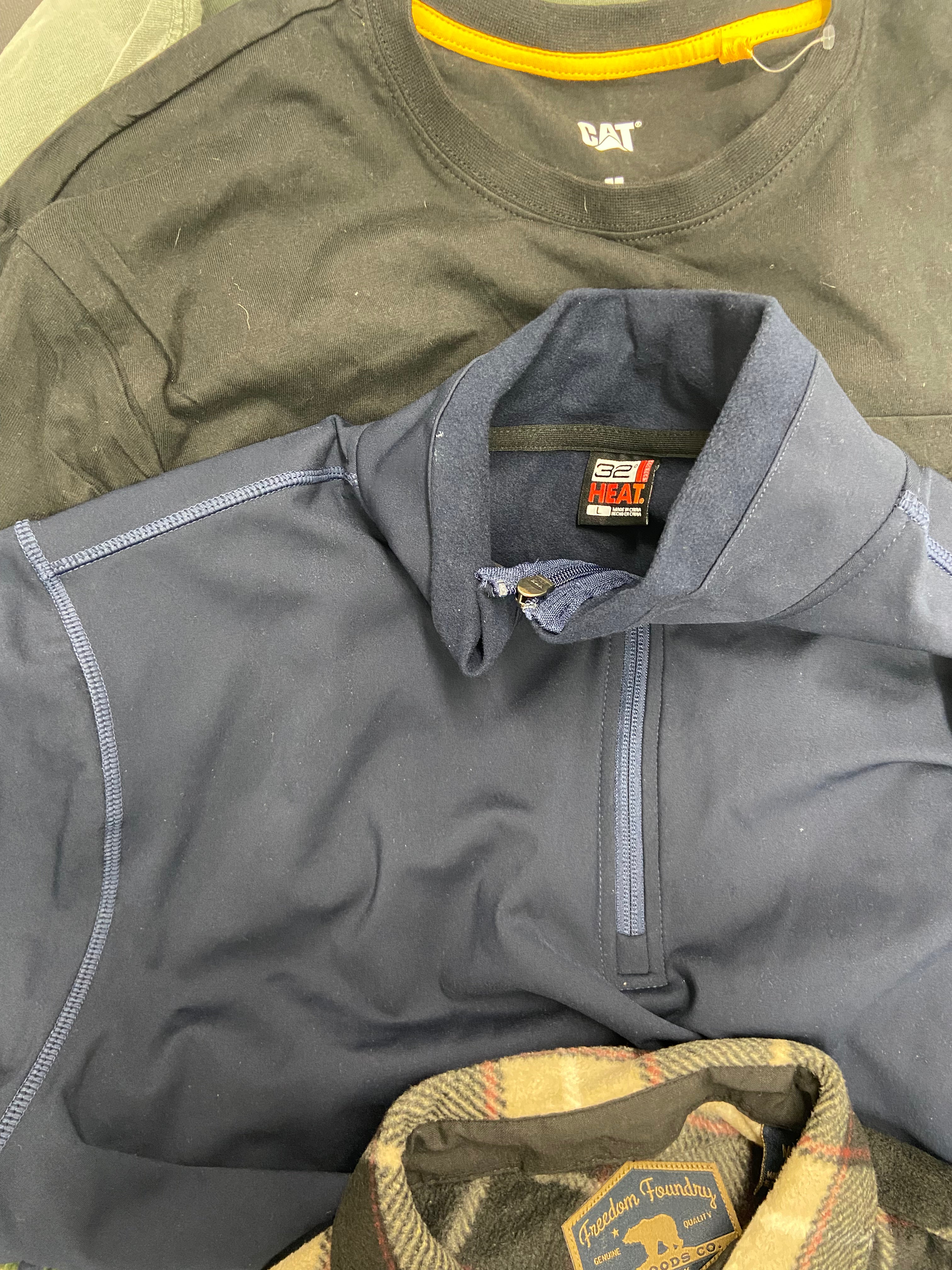 Men's Clothing Hoodies and Other Tops Wholesale Lot, CATERPILLAR, FREEDOM FOUNDRY, KIRKLANDS, 32 DEGREES and more, 15 items, Shelf Pulls, MSRP $665