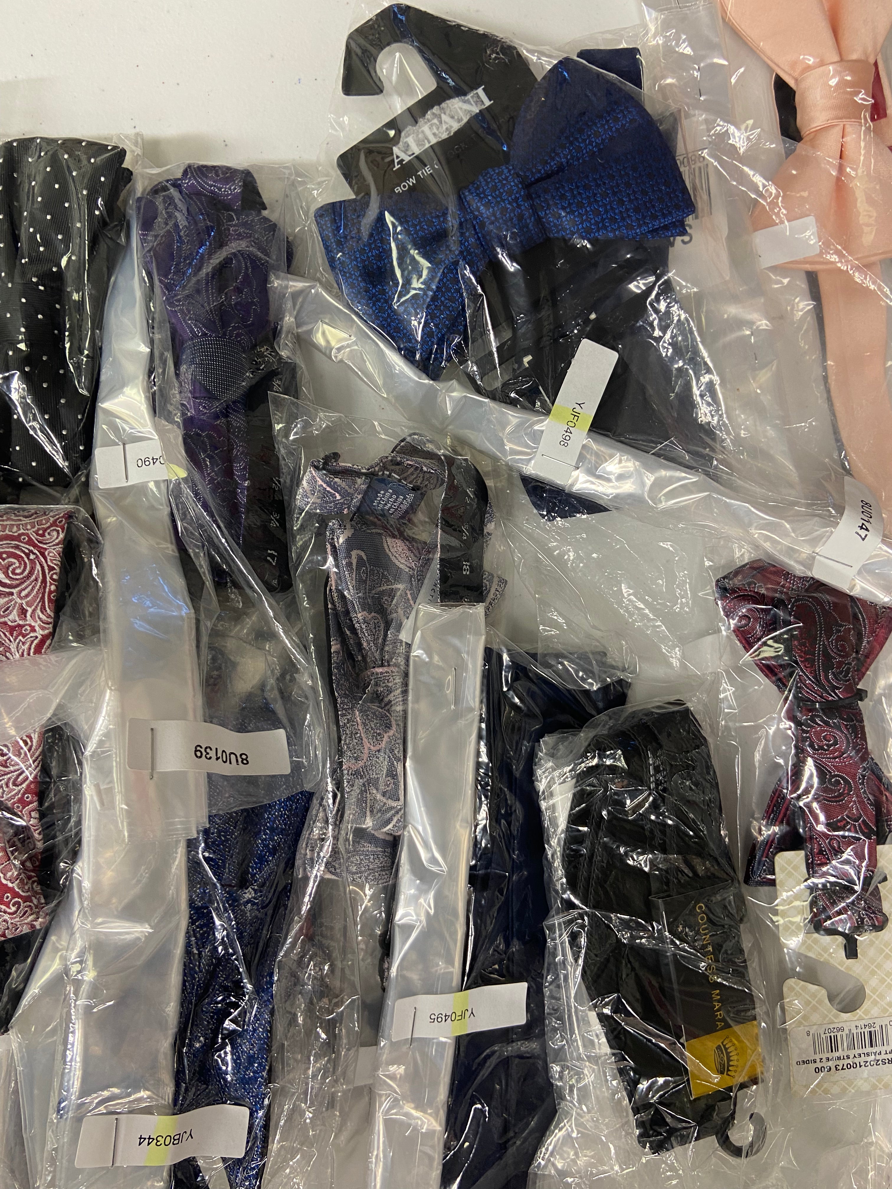 Men's Bow Ties Wholesale Lot, COUNTESS MARA, RYAN SEACREST, ALFANI and more, 95items, CUSTOMER RETURNS