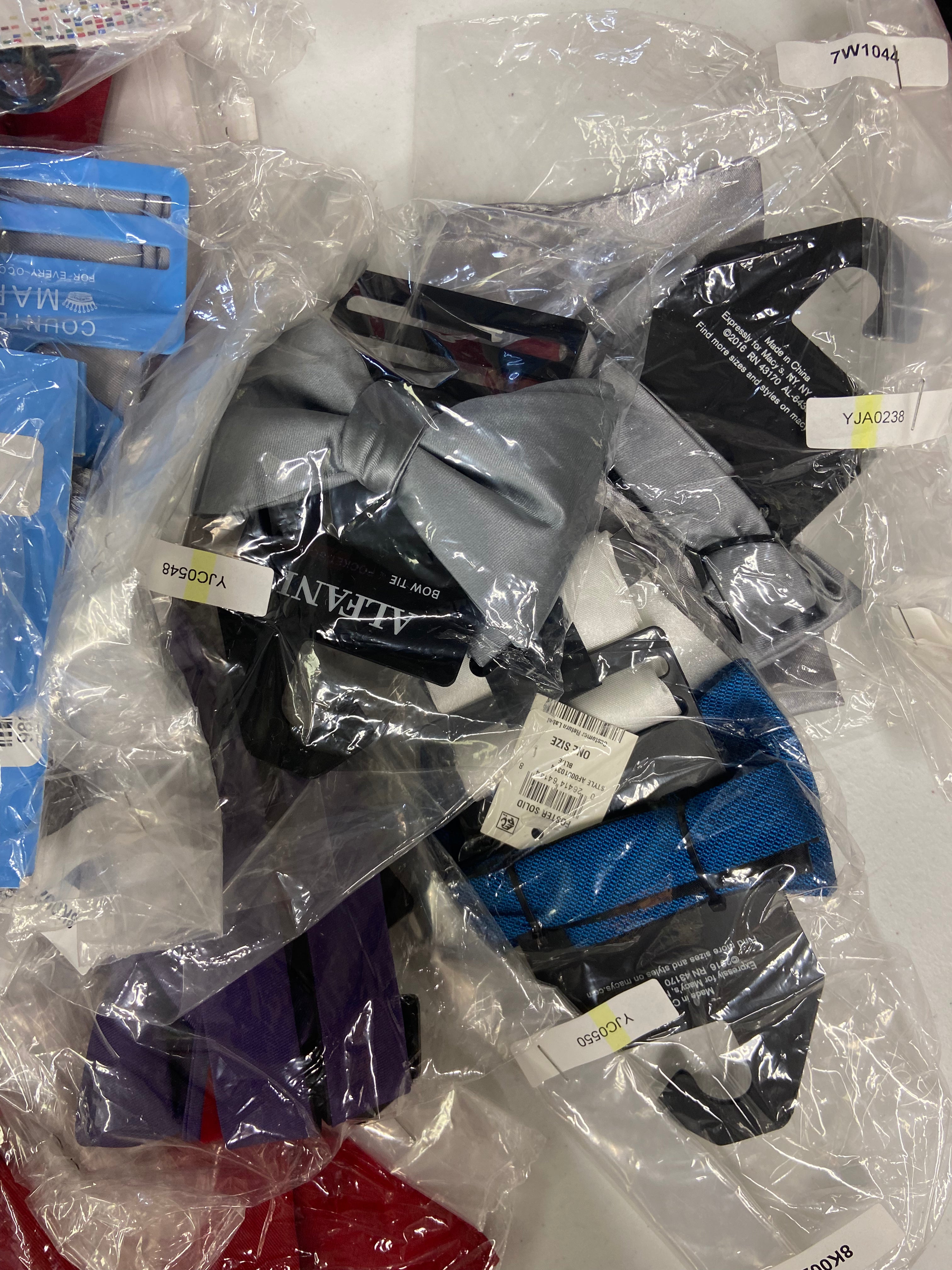 Men's Bow Ties & Pocket Squares Sets Wholesale Lot, COUNTESS MARA, ALFANI and more, 73 items, CUSTOMER RETURNS