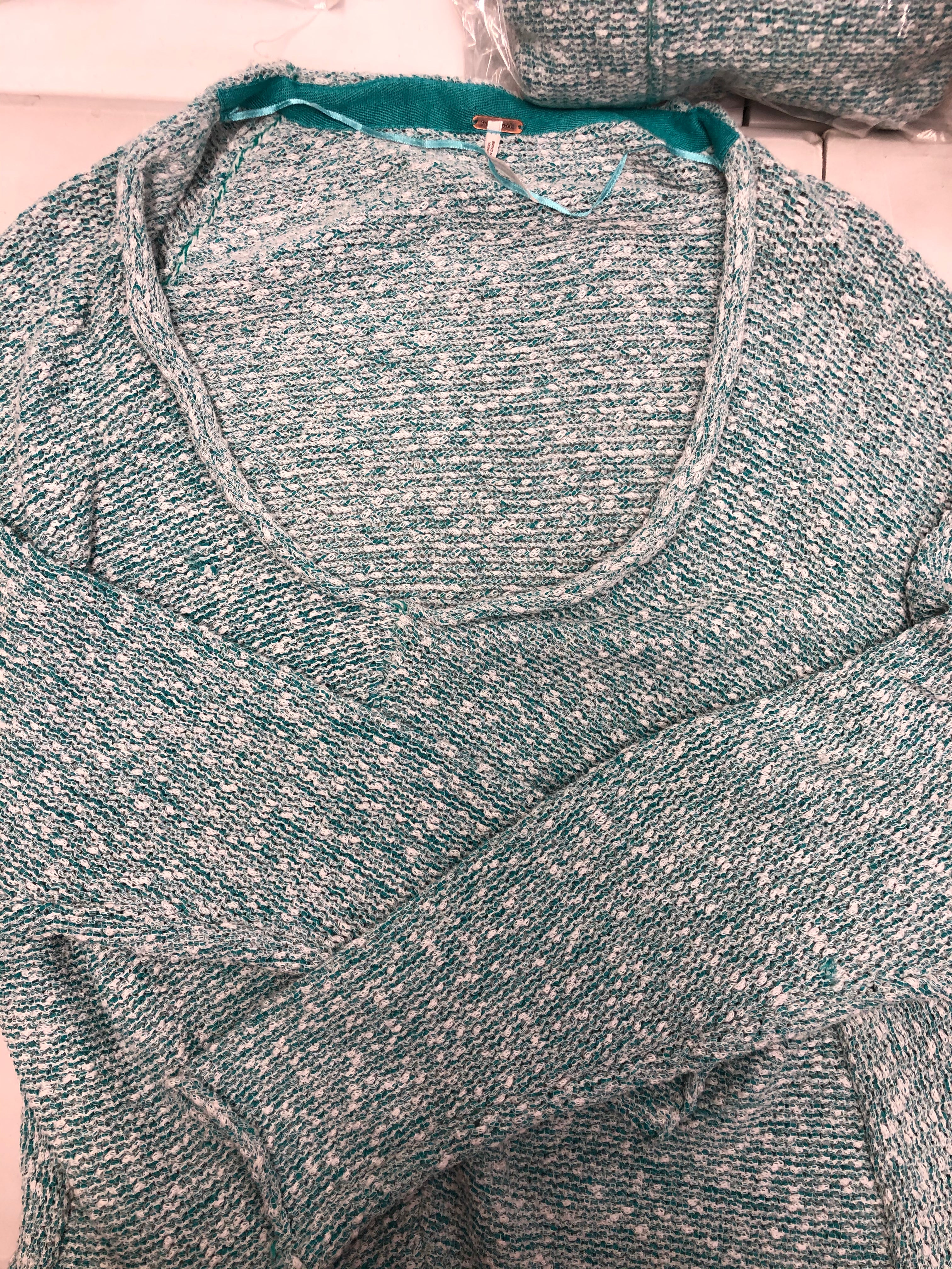 Women's Clothing Sweaters, Cardigans and other Wholesale Lot, CALVIN KLEIN, FREE PEOPLE, AMERICAN APPAREL, 26 items, New, MSRP $1,905