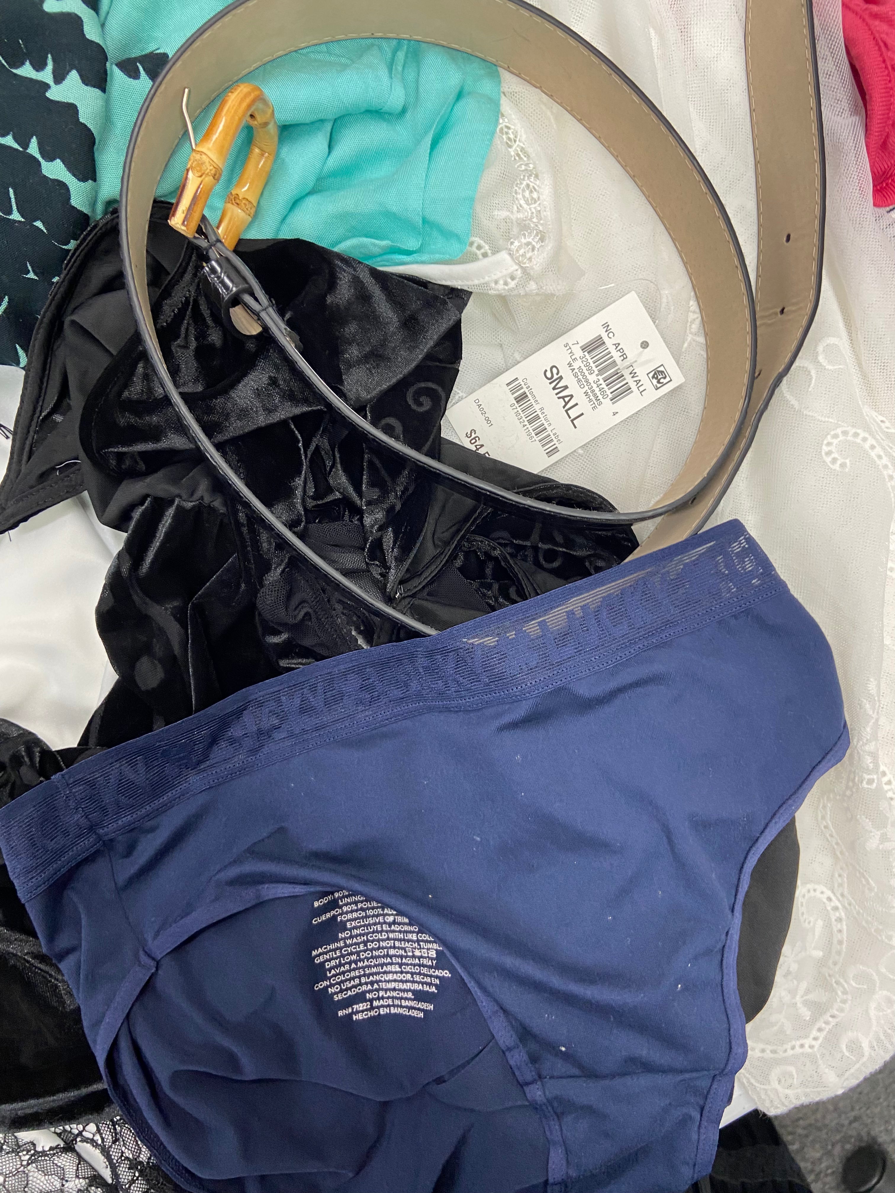 Women's Clothings & Accessories Assorted Wholesale Lot, CALVIN KLEIN, FREE PEOPLE, BEBE, JESSICA SIMPSON, LUCKY BRAND, CAROLE HOCHMAN, ZAC POSEN and more, 18 items, CUSTOMER RETURNS