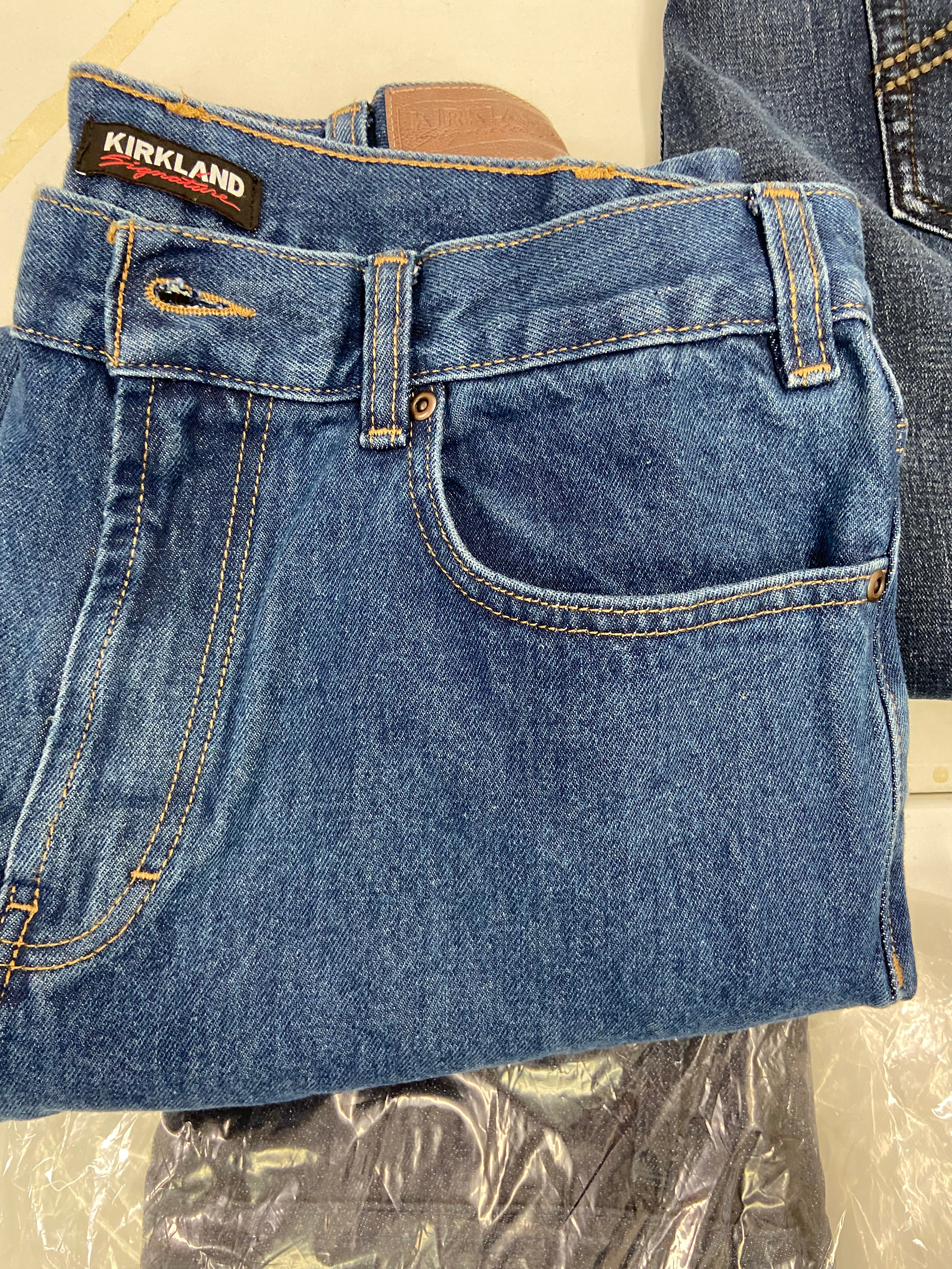 Men's Clothing Jeans Wholesale Lot, LEVI STRAUSS AND CO, BUFFALO, AMERICAN APPAREL, KIRKLAND and more, 8 items, Shelf Pulls, MSRP $554