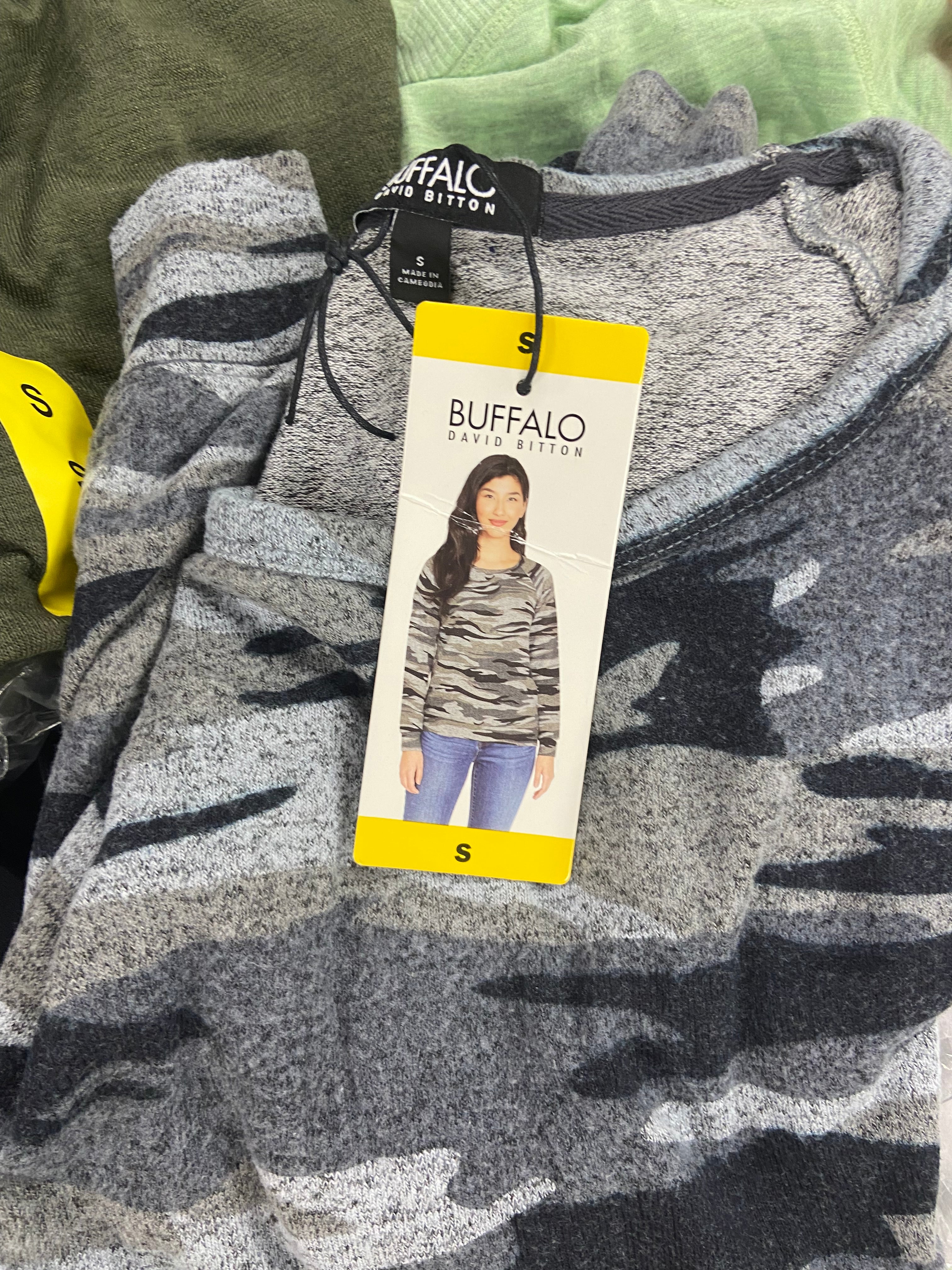 Women's Clothing Assorted Wholesale Lot, LAUREN RALPH LAURE, THE NORTH FACE, FREE PEOPLE, BUFFALO, ORVIS and more,16 items, Shelf Pulls, MSRP $810