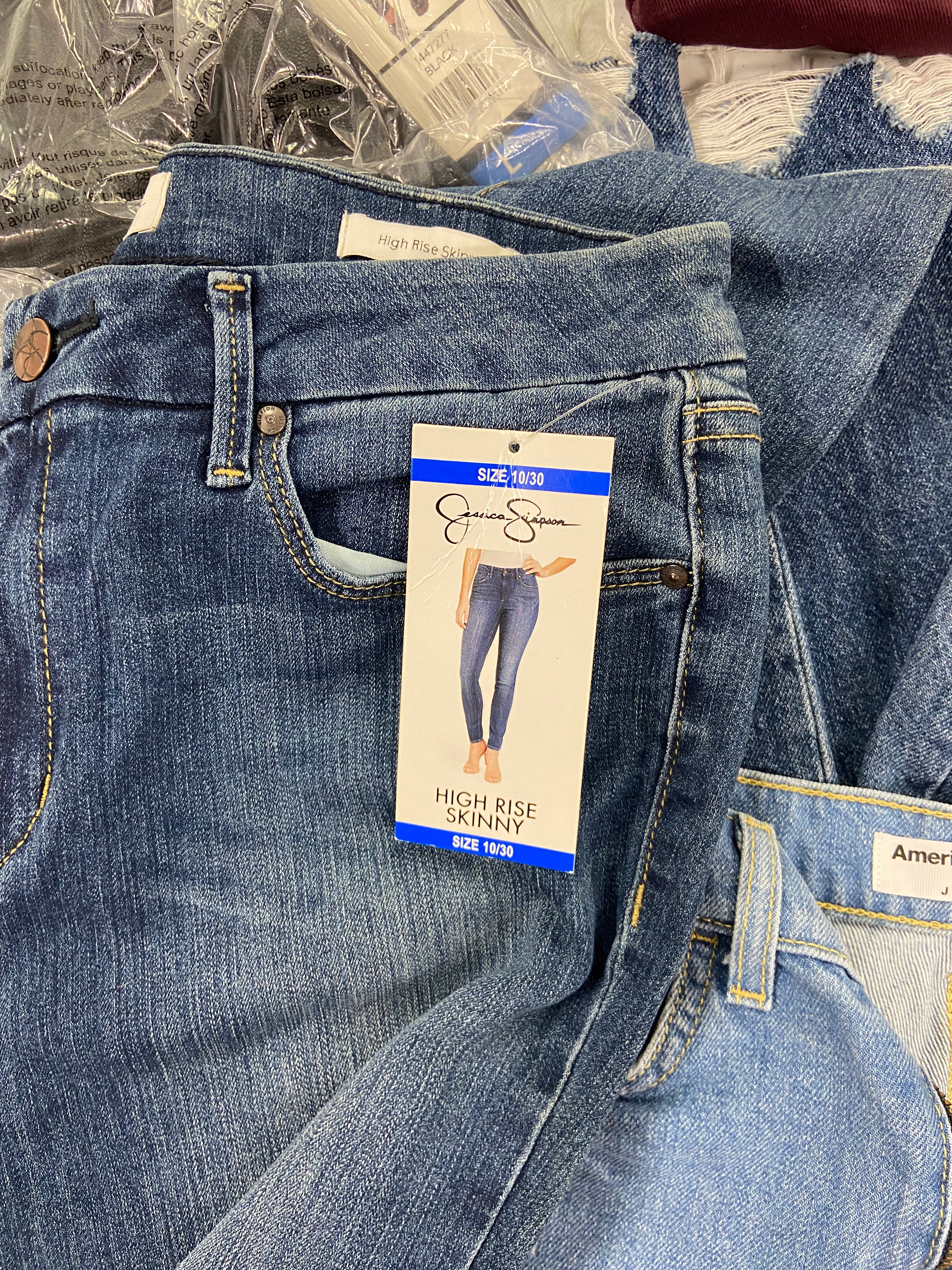Women's Clothing Pants & Others Wholesale Lot, JOE'S JEANS, LEVI'S, JESSICA SIMPSON, MARIO SERRANI, INC and more, 13 items, Shelf Pulls, MSRP $882