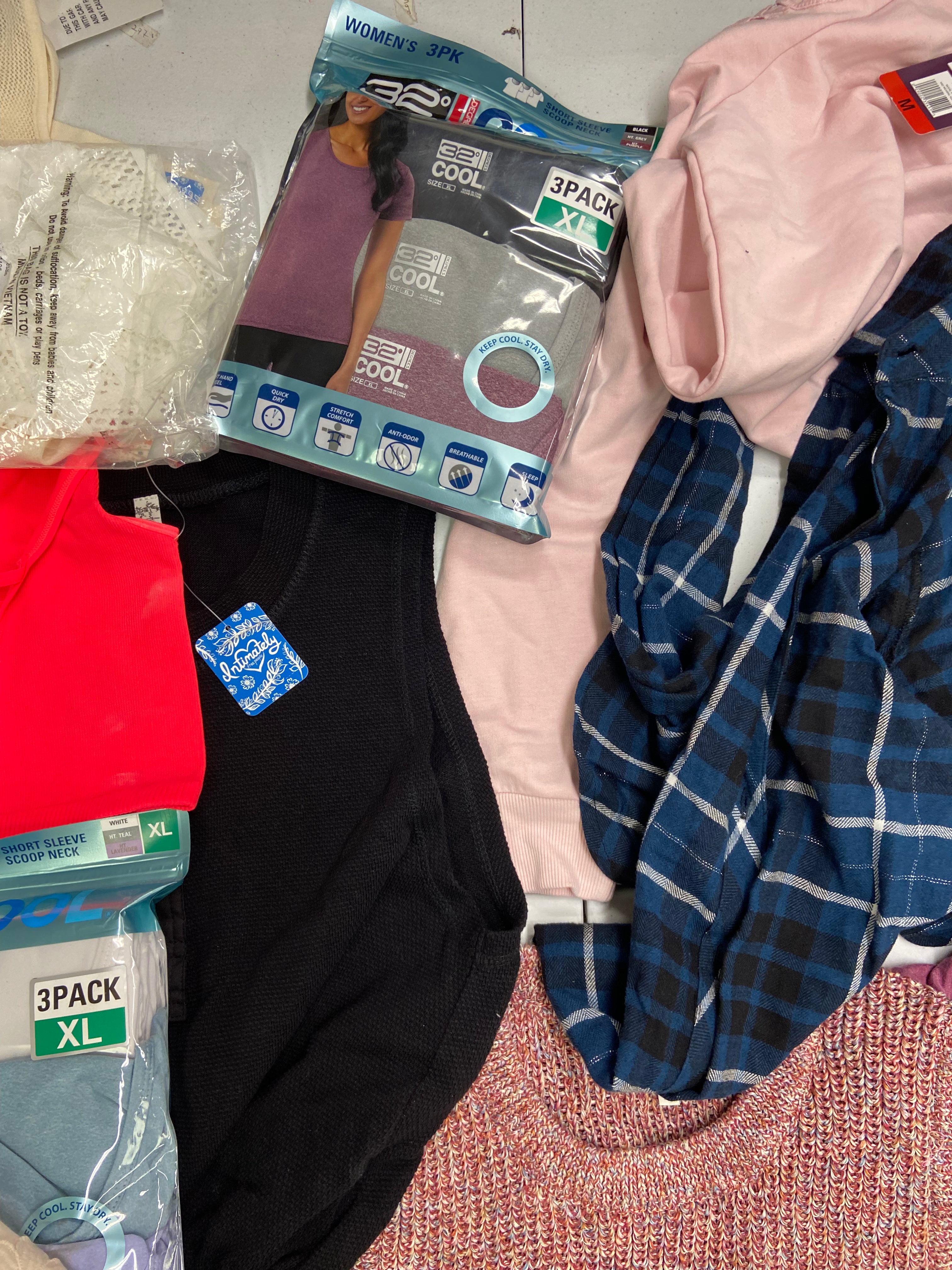 Women's Clothing Tops Wholesale Lot, CALVIN KLEIN, UNDER ARMOUR, FREE PEOPLE, ELLA MOSS , 32 DEGREES and more, 18 items, Shelf Pulls, MSRP $805