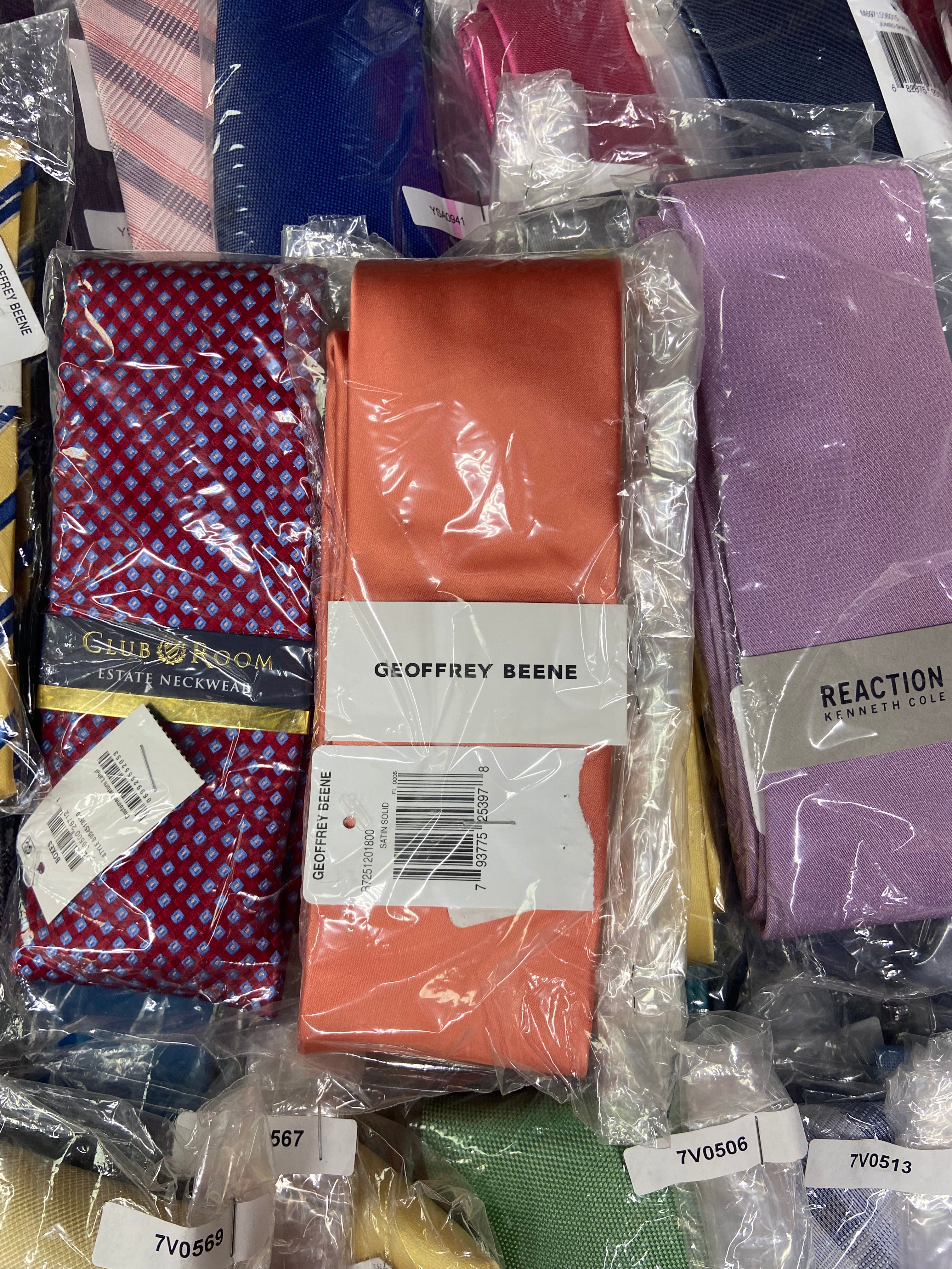 Men's Neckties Wholesale Lot, TOMMY HILFIGER, MICHAEL KORS, KENNETH COLE, CLUB ROOM, CALVIN KLEIN, ALFANI,  and more, 122 items, CUSTOMER RETURNS