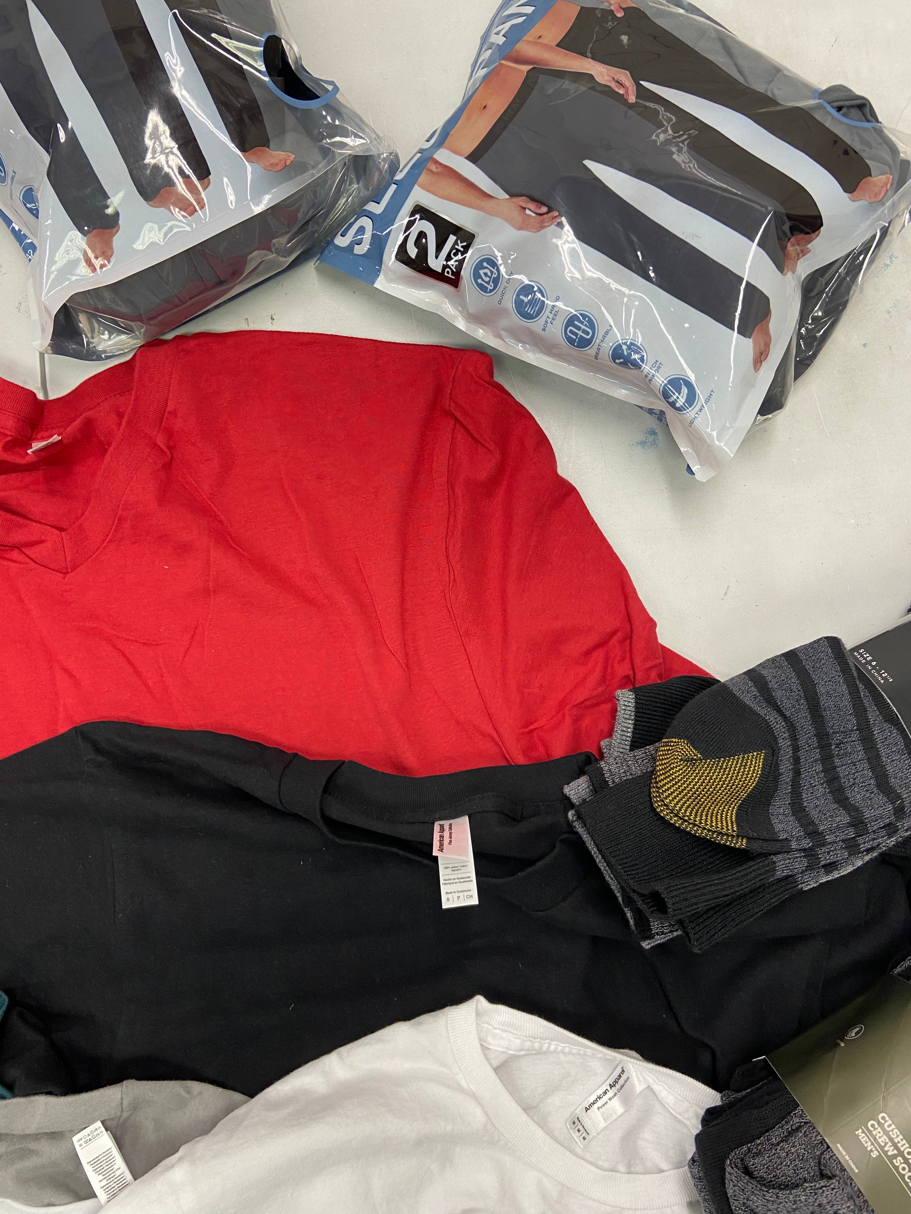 Men's Clothing ASSORTED Wholesale Lot, TIMBERLAND, GOLDTOE, BLOOMINGDALES, AMERICAN APPAREL, 32 DEGREES 14 items, Shelf Pulls, MSRP $423