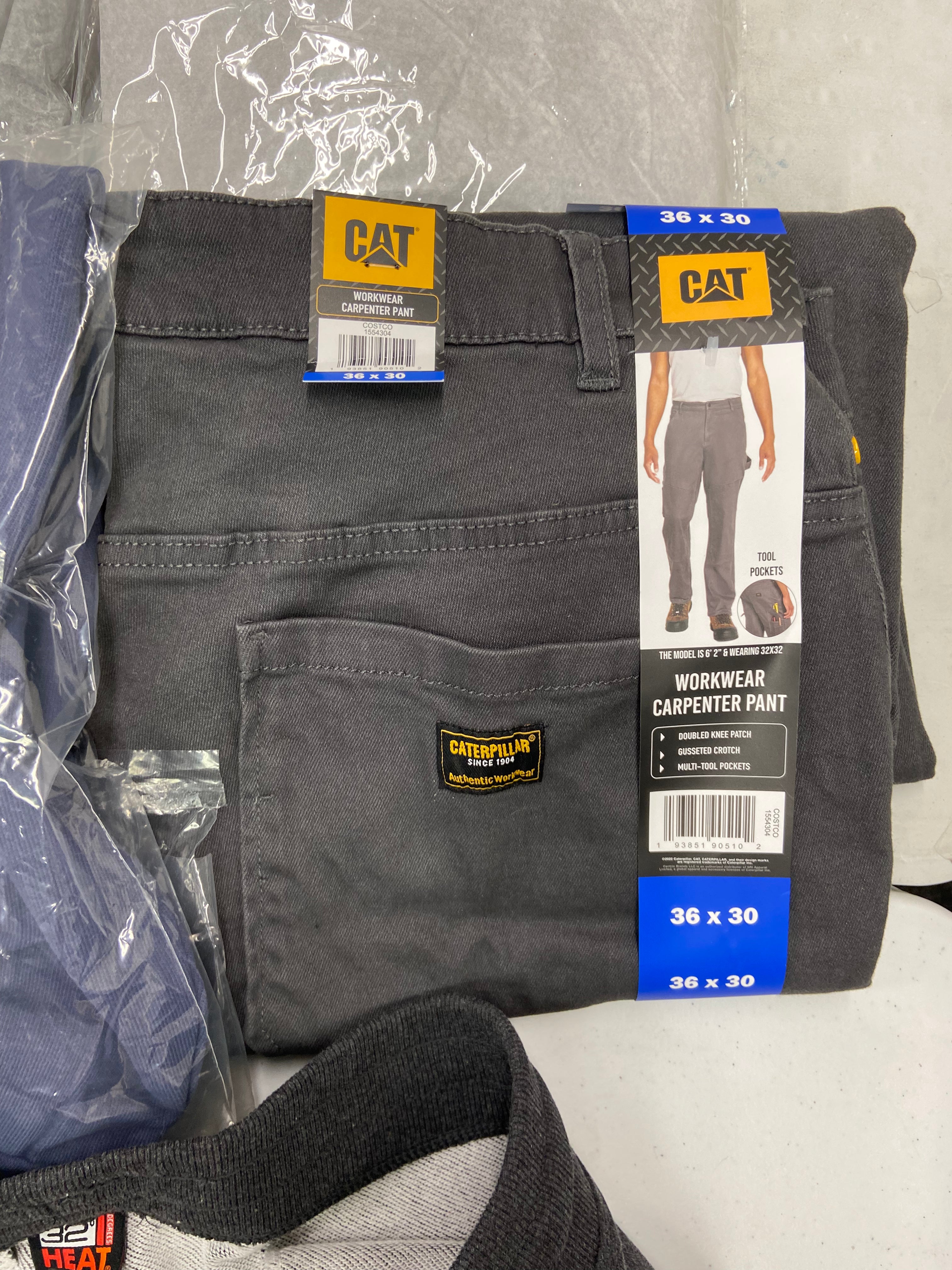 Men's Clothing Sweatpants & Others Wholesale Lot, DYLAN GRAY, 32 DEGREES, KIRKLAND, CATERPILLAR and more, 9 items, Shelf Pulls, MSRP $808