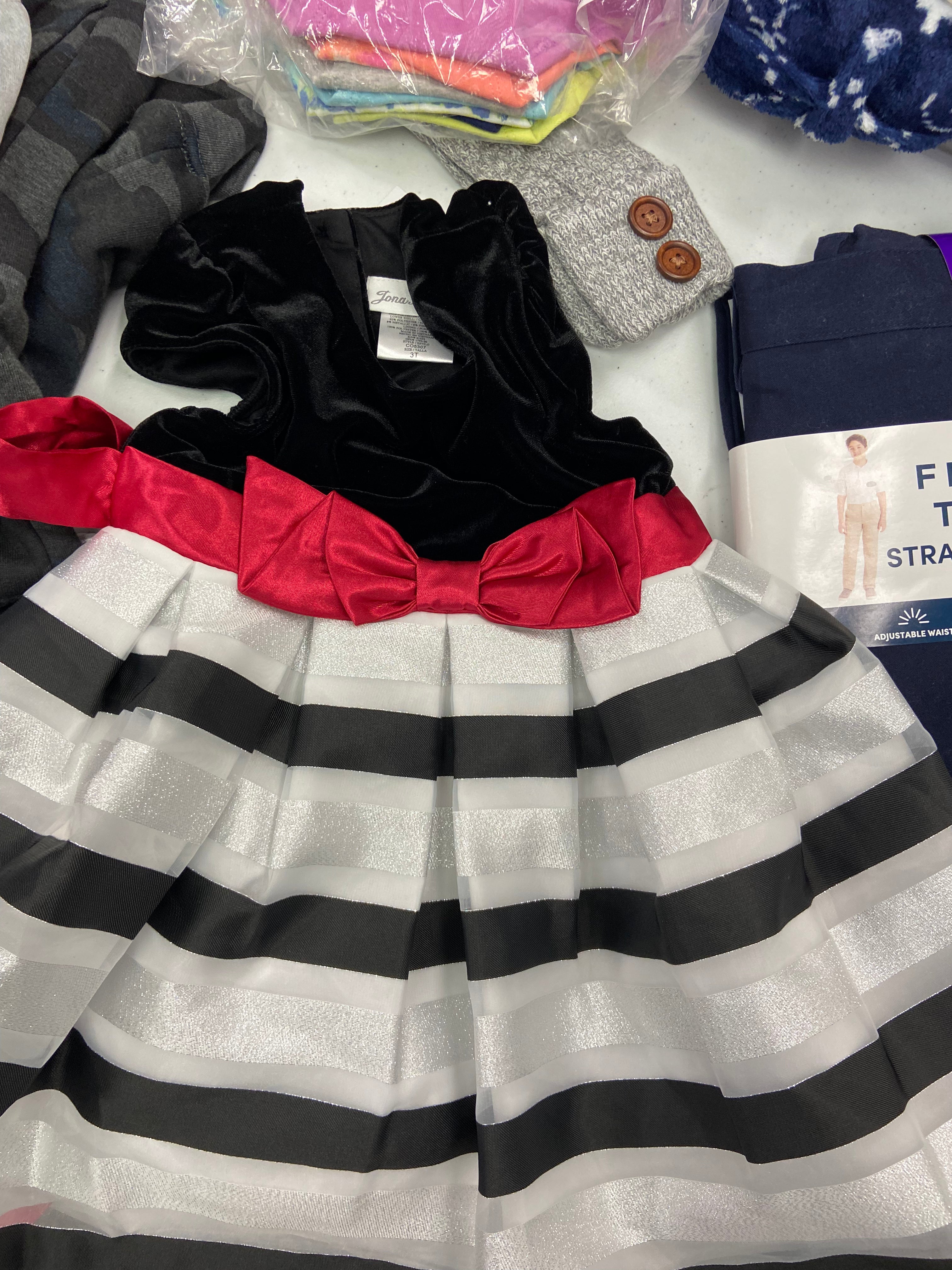 Kid's Clothing Assorted Wholesale Lot, CALVIN KLEIN, PUMA, EDDIE BAUER, FRENCH TOAST, LEE, THE CHILDREN'S PLACE and more, 11 items, Shelf Pulls, MSRP $392